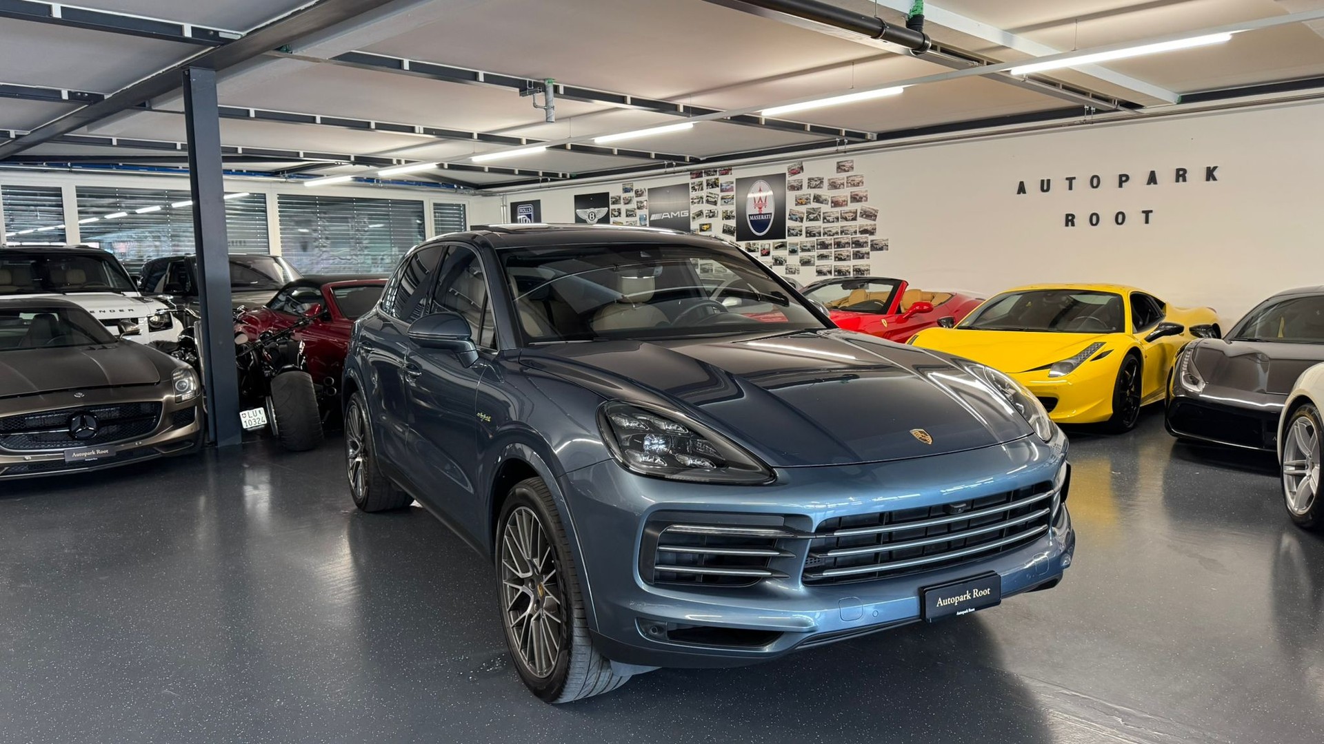 PORSCHE Cayenne E-Hybrid-showroom-element-1