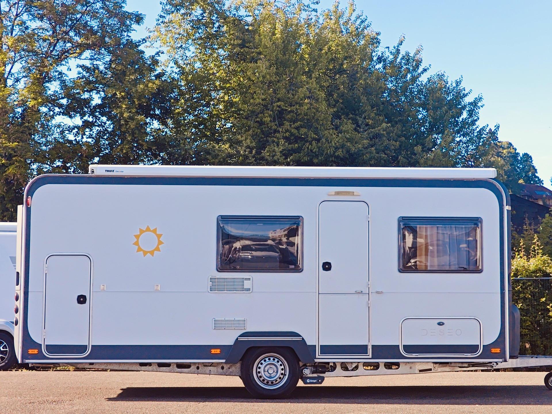 KNAUS Eifelland Deseo 500 Family Edition -- Mover -- Solar & Lithium -- Markise & Seitenwände -- Etagenbett-image-2
