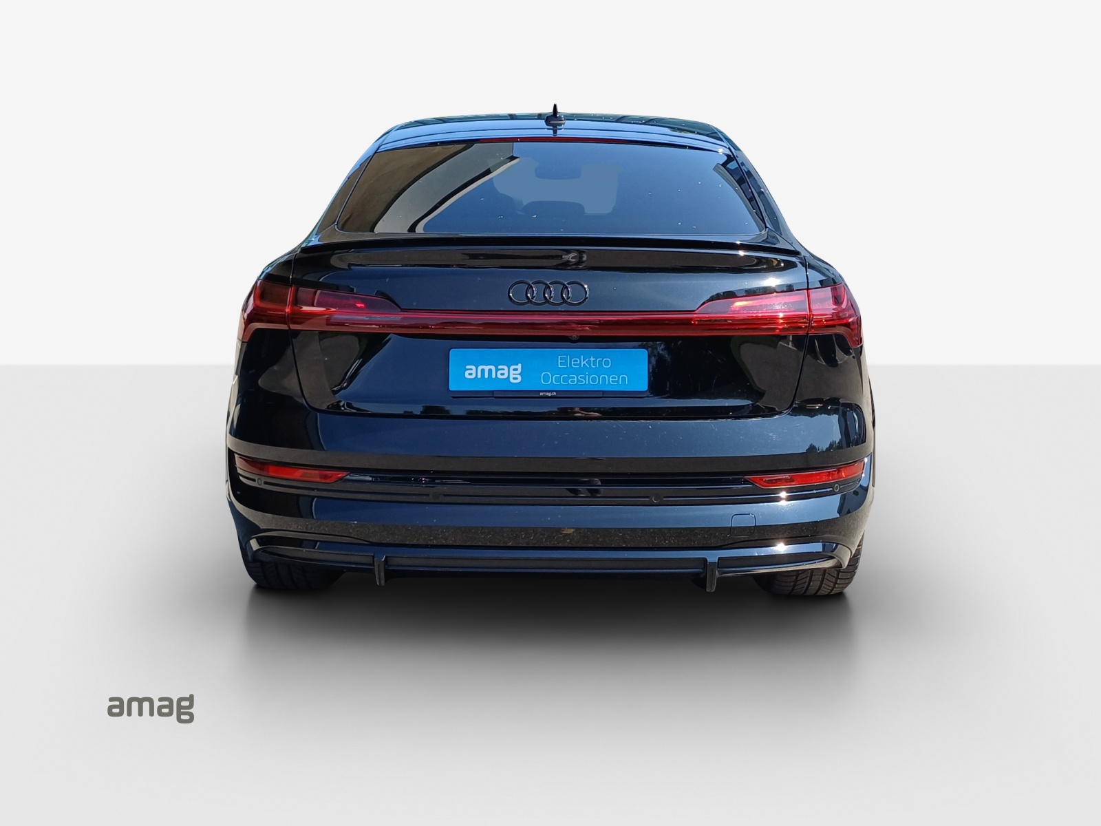 AUDI e-tron S Sportback quattro-image-3