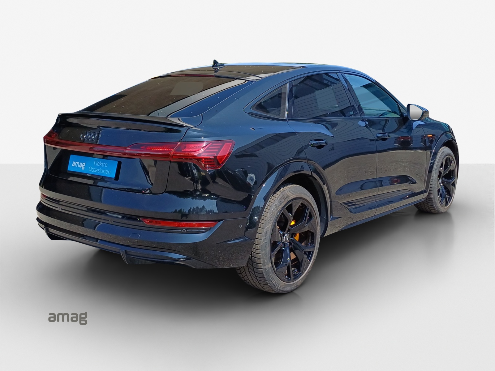 AUDI e-tron S Sportback quattro-image-4