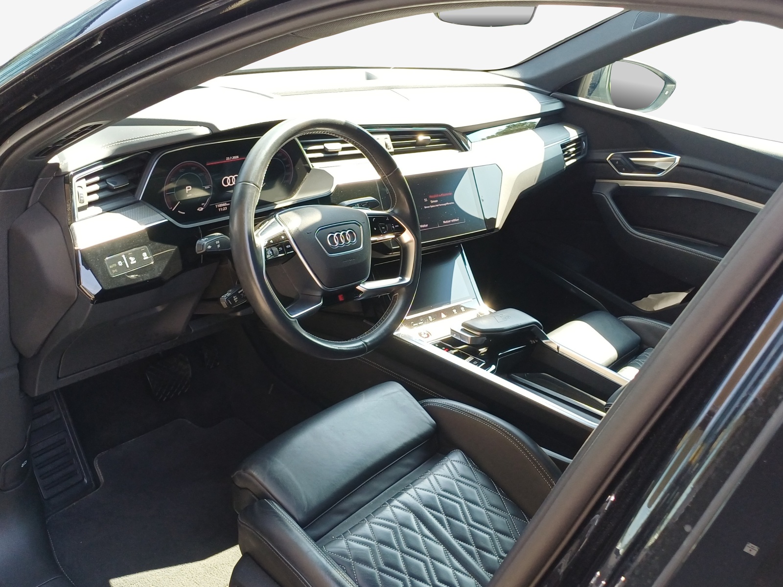 AUDI e-tron S Sportback quattro-image-7