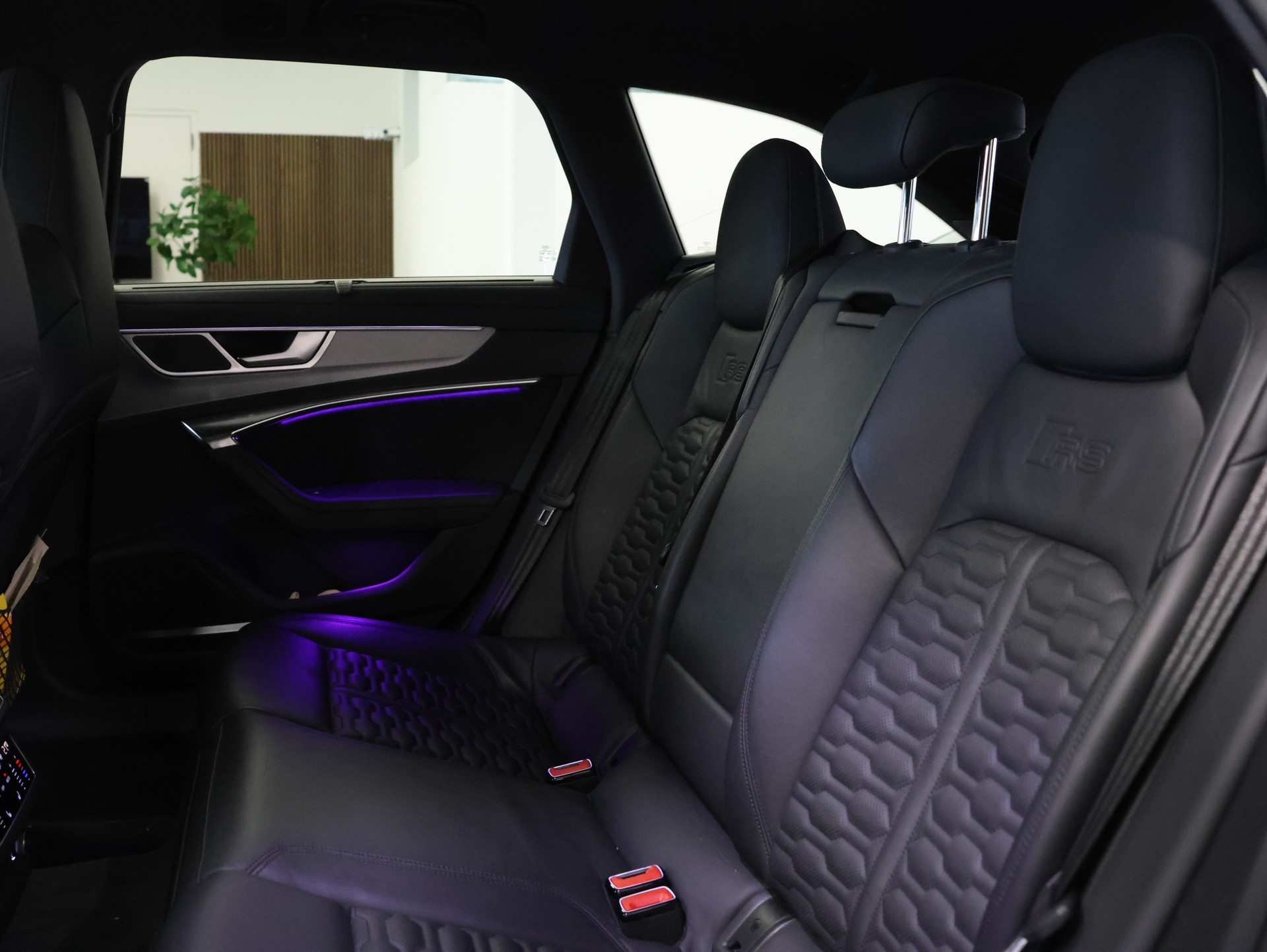 AUDI RS6 Avant 4.0 TFSI V8 quattro *Hinterachslenkung* *Panorama* *Optikpaket Schwarz Plus*-image-34