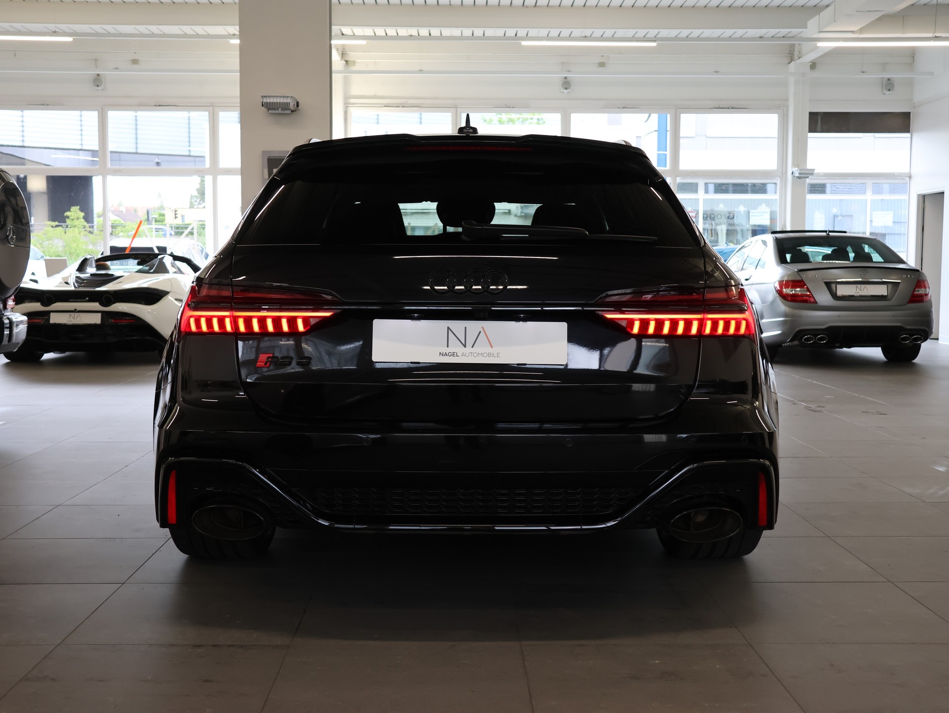 AUDI RS6 Avant 4.0 TFSI V8 quattro *Hinterachslenkung* *Panorama* *Optikpaket Schwarz Plus*-image-4