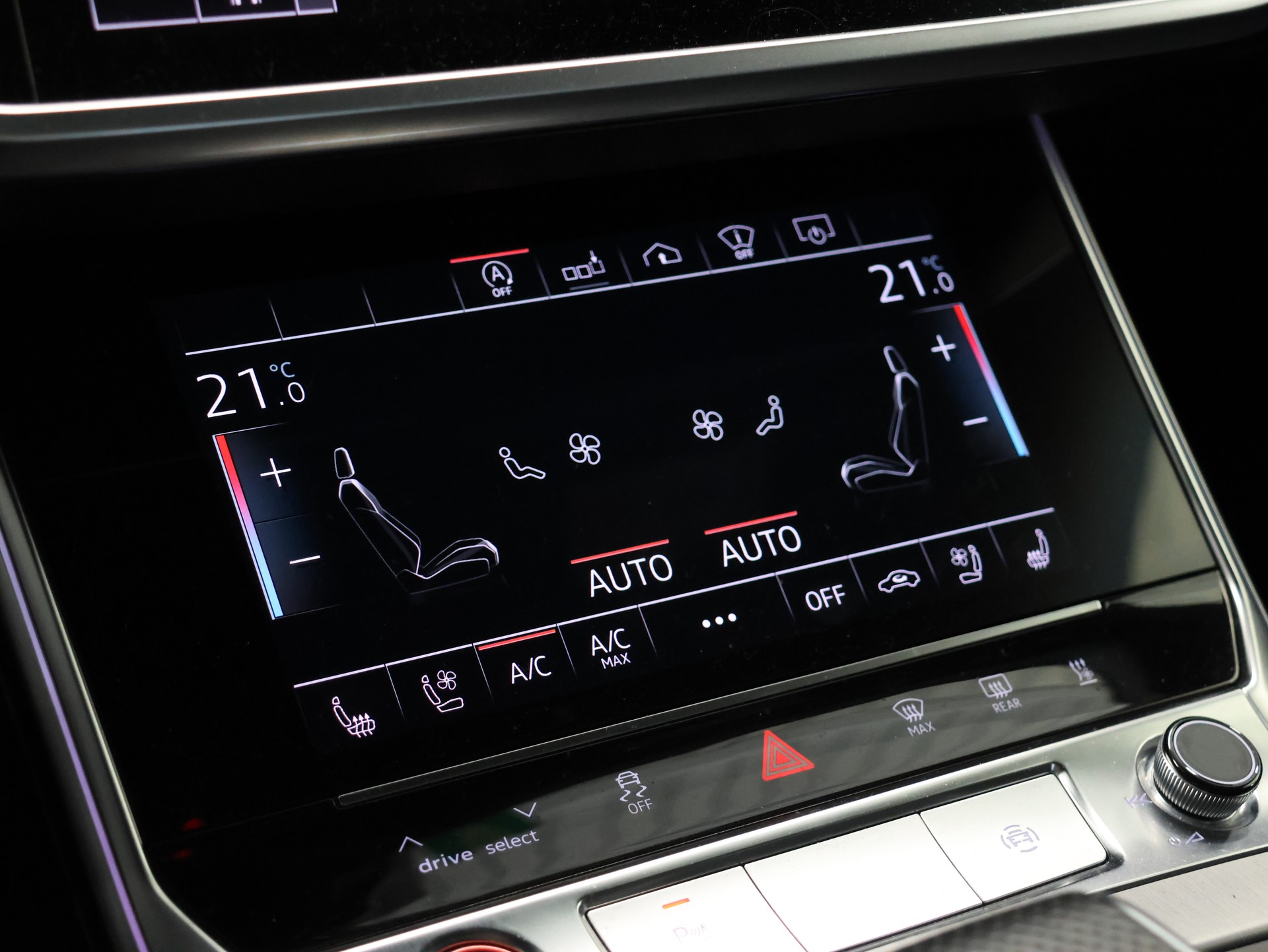 AUDI RS6 Avant 4.0 TFSI V8 quattro *Hinterachslenkung* *Panorama* *Optikpaket Schwarz Plus*-image-27