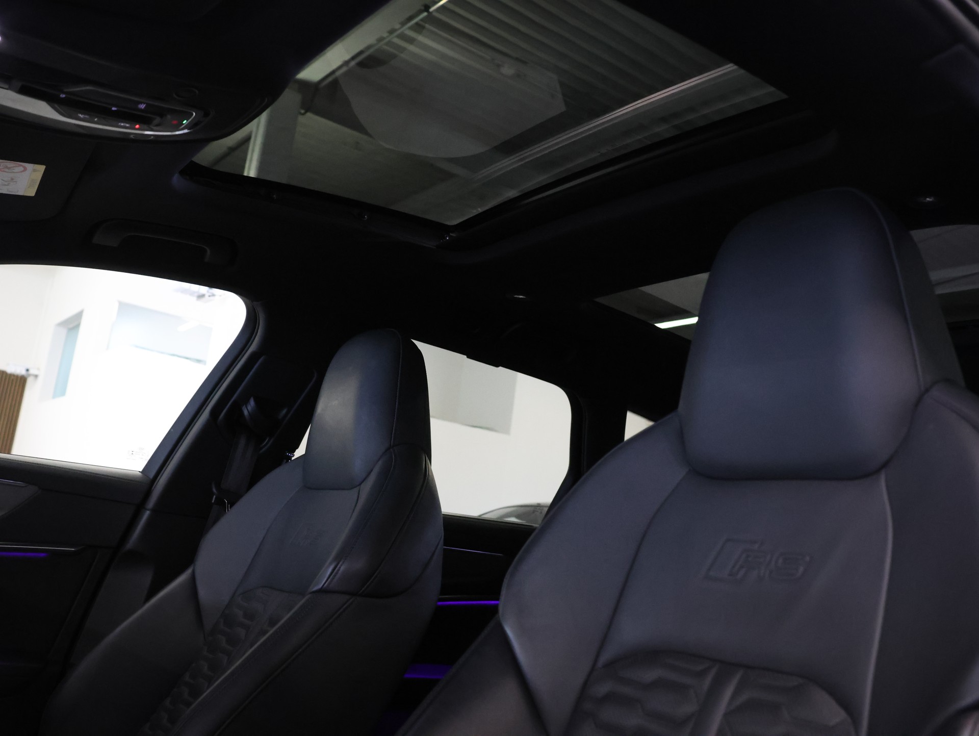 AUDI RS6 Avant 4.0 TFSI V8 quattro *Hinterachslenkung* *Panorama* *Optikpaket Schwarz Plus*-image-17
