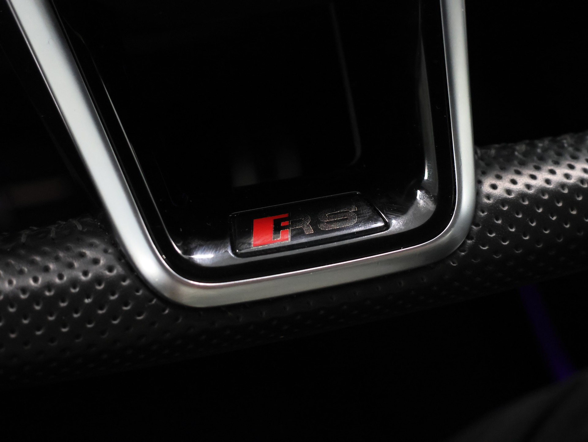 AUDI RS6 Avant 4.0 TFSI V8 quattro *Hinterachslenkung* *Panorama* *Optikpaket Schwarz Plus*-image-21