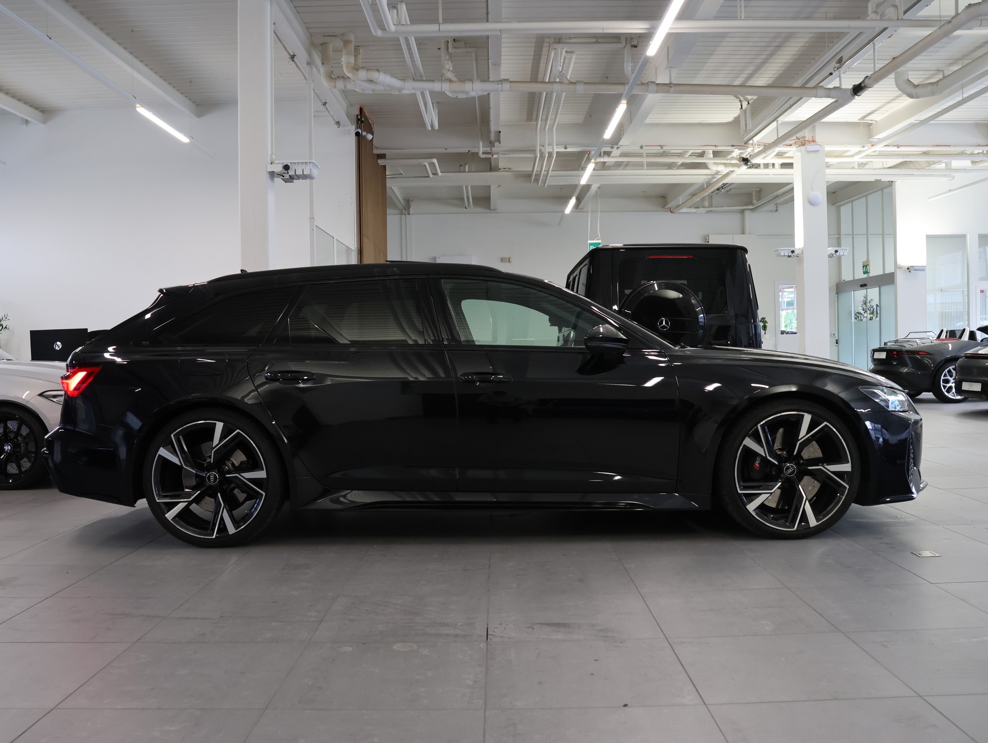 AUDI RS6 Avant 4.0 TFSI V8 quattro *Hinterachslenkung* *Panorama* *Optikpaket Schwarz Plus*-image-6