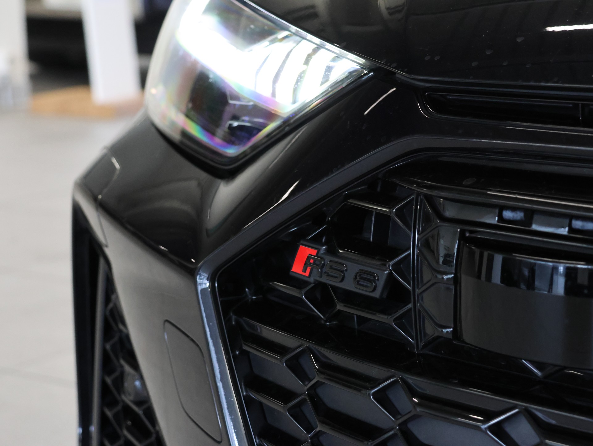 AUDI RS6 Avant 4.0 TFSI V8 quattro *Hinterachslenkung* *Panorama* *Optikpaket Schwarz Plus*-image-15