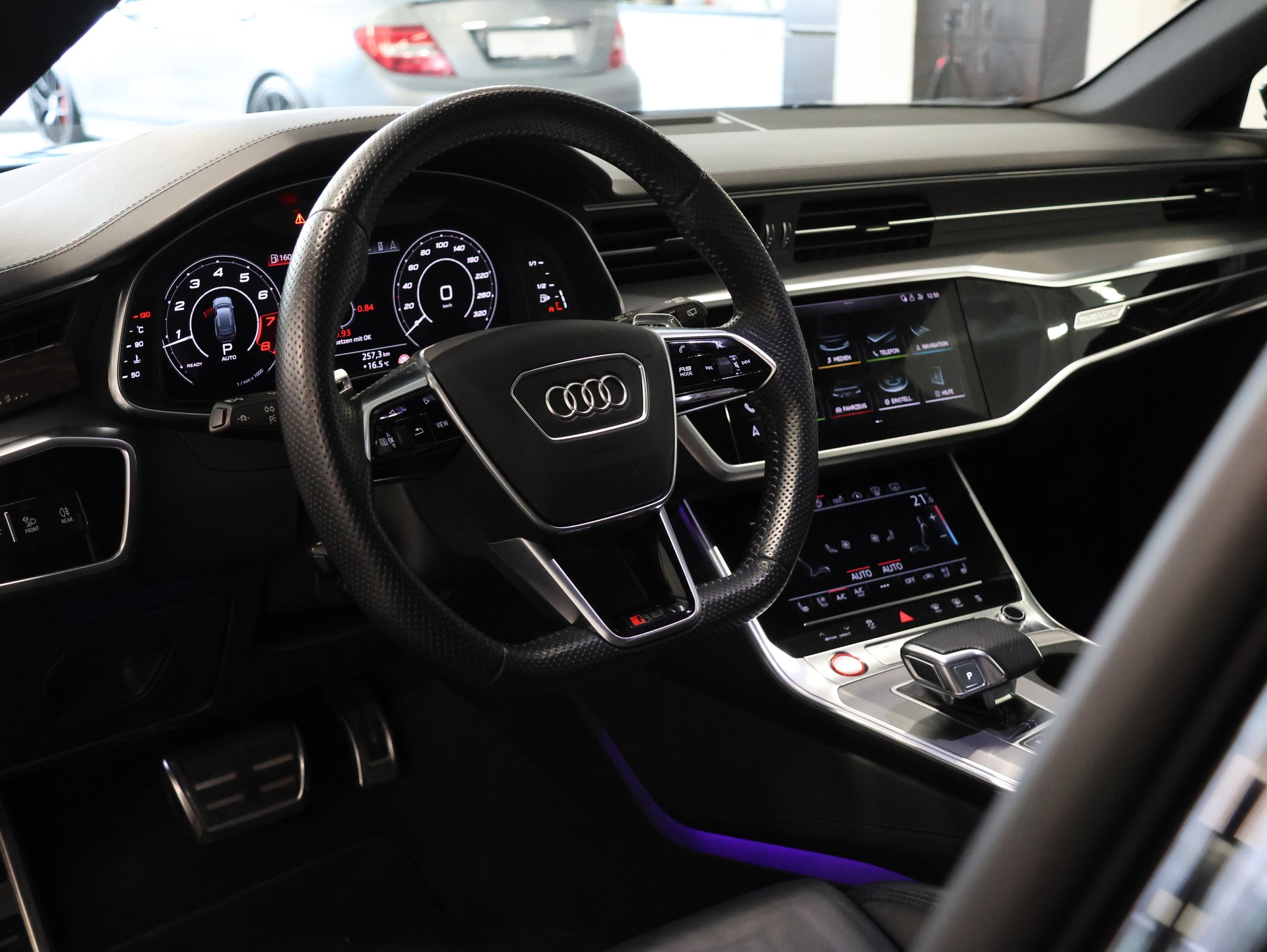 AUDI RS6 Avant 4.0 TFSI V8 quattro *Hinterachslenkung* *Panorama* *Optikpaket Schwarz Plus*-image-19