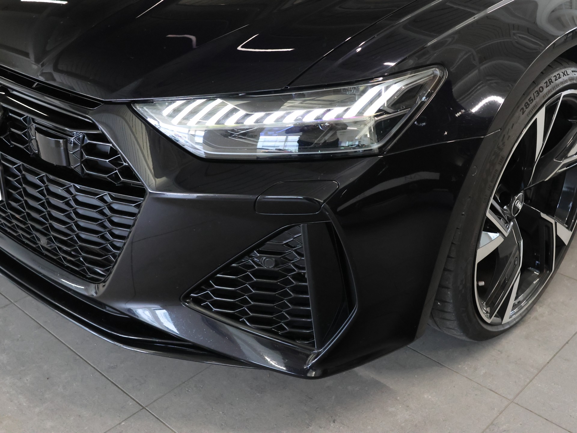 AUDI RS6 Avant 4.0 TFSI V8 quattro *Hinterachslenkung* *Panorama* *Optikpaket Schwarz Plus*-image-9