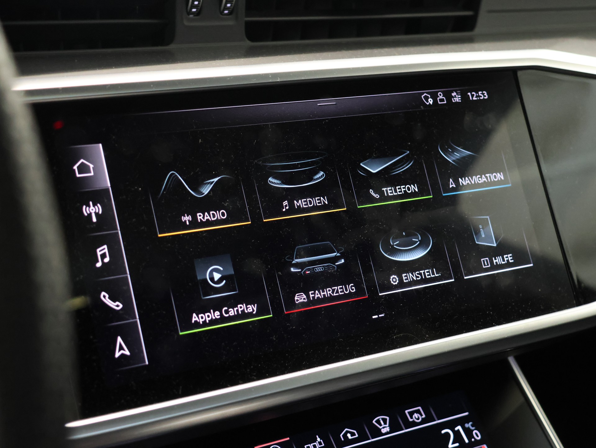 AUDI RS6 Avant 4.0 TFSI V8 quattro *Hinterachslenkung* *Panorama* *Optikpaket Schwarz Plus*-image-25