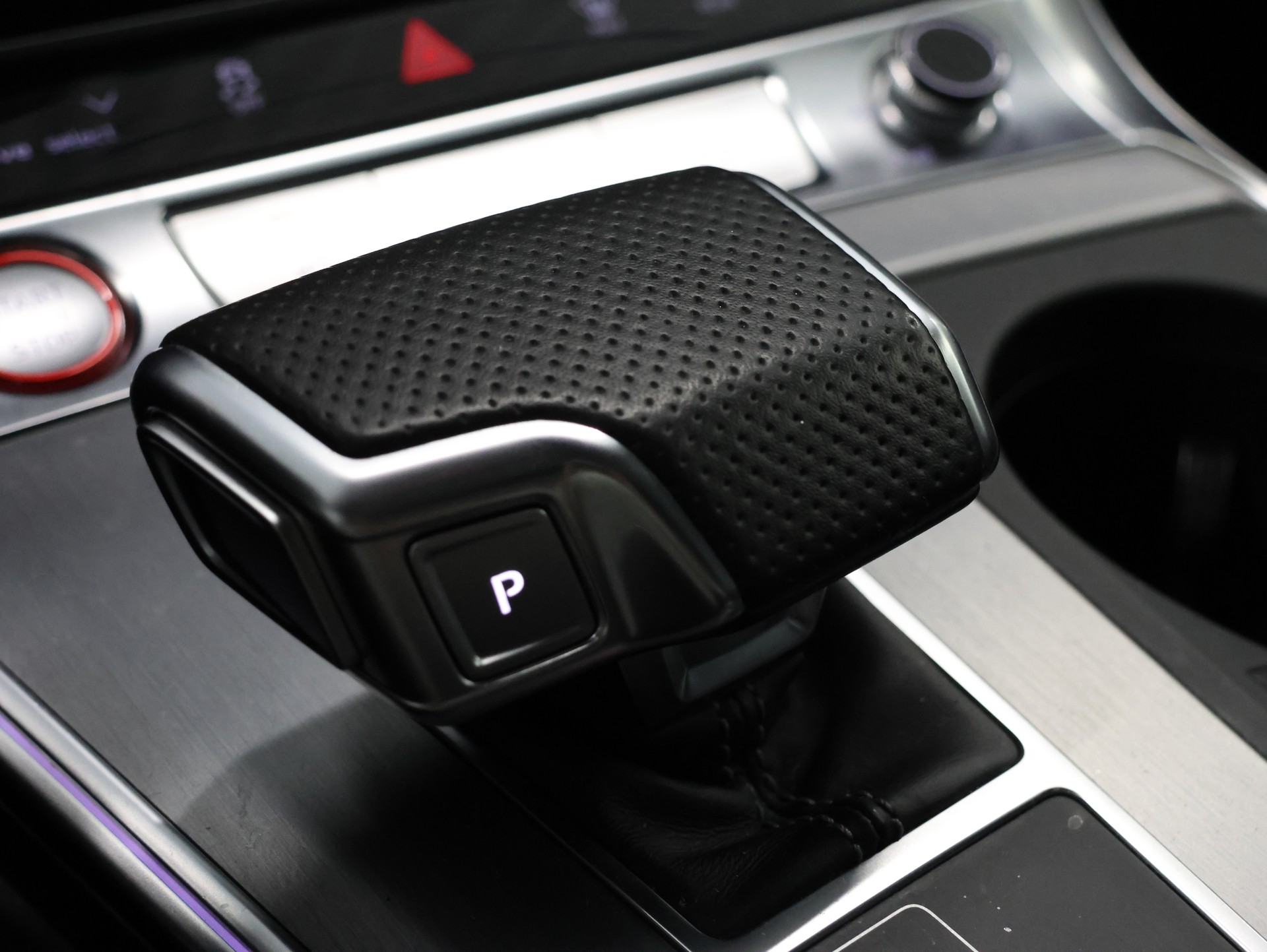 AUDI RS6 Avant 4.0 TFSI V8 quattro *Hinterachslenkung* *Panorama* *Optikpaket Schwarz Plus*-image-29