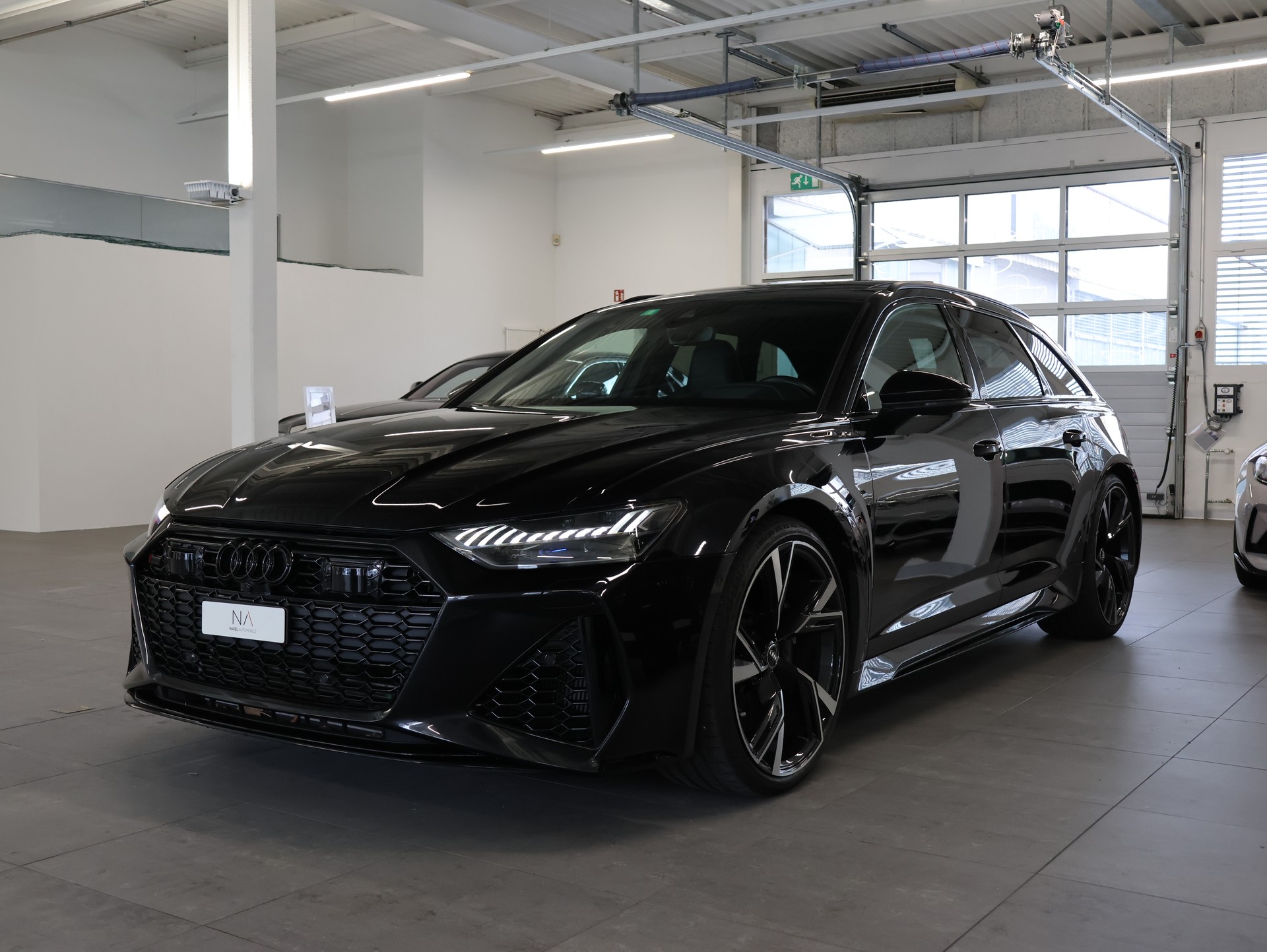 AUDI RS6 Avant 4.0 TFSI V8 quattro *Hinterachslenkung* *Panorama* *Optikpaket Schwarz Plus*-image-3