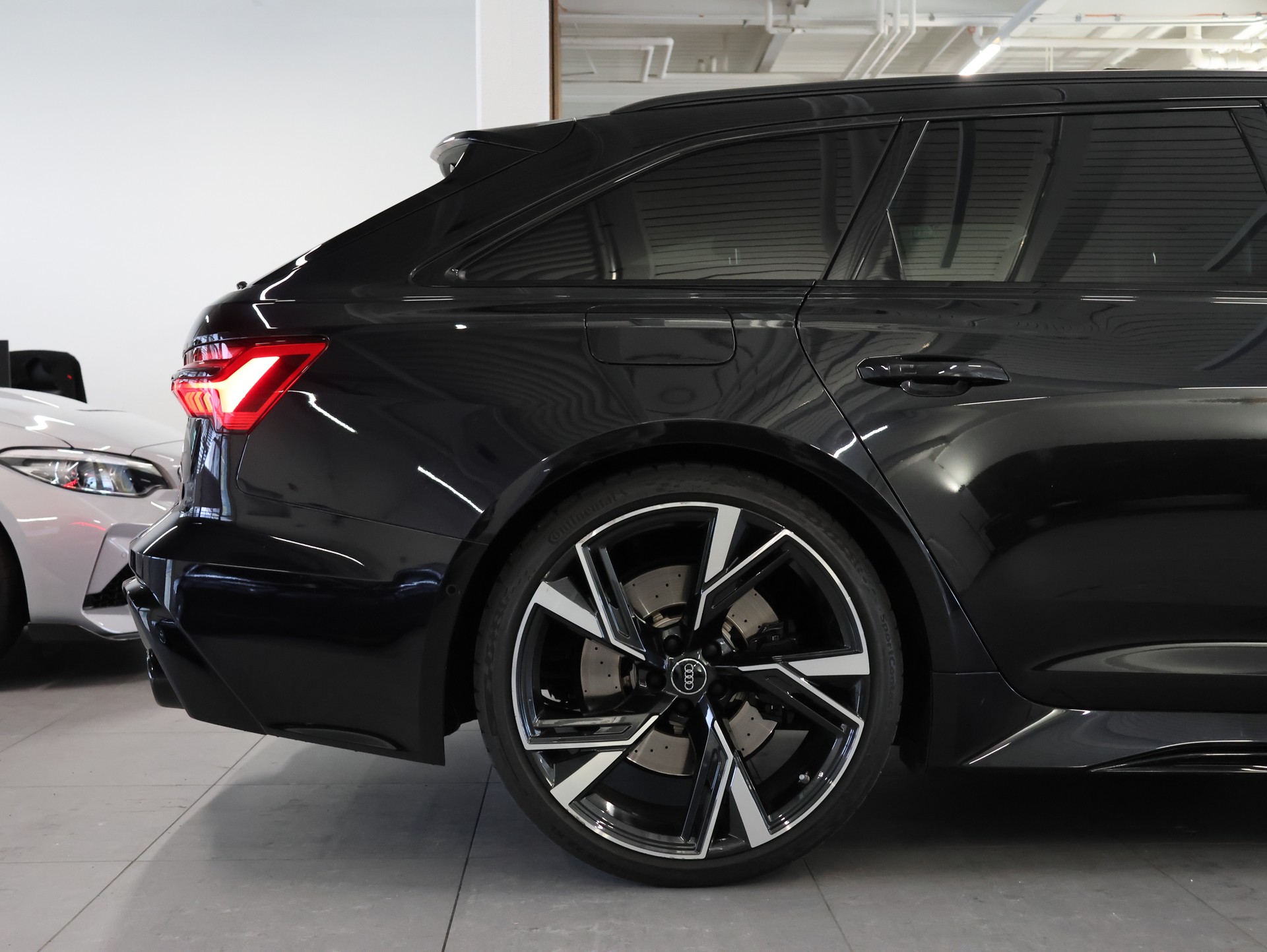 AUDI RS6 Avant 4.0 TFSI V8 quattro *Hinterachslenkung* *Panorama* *Optikpaket Schwarz Plus*-image-13