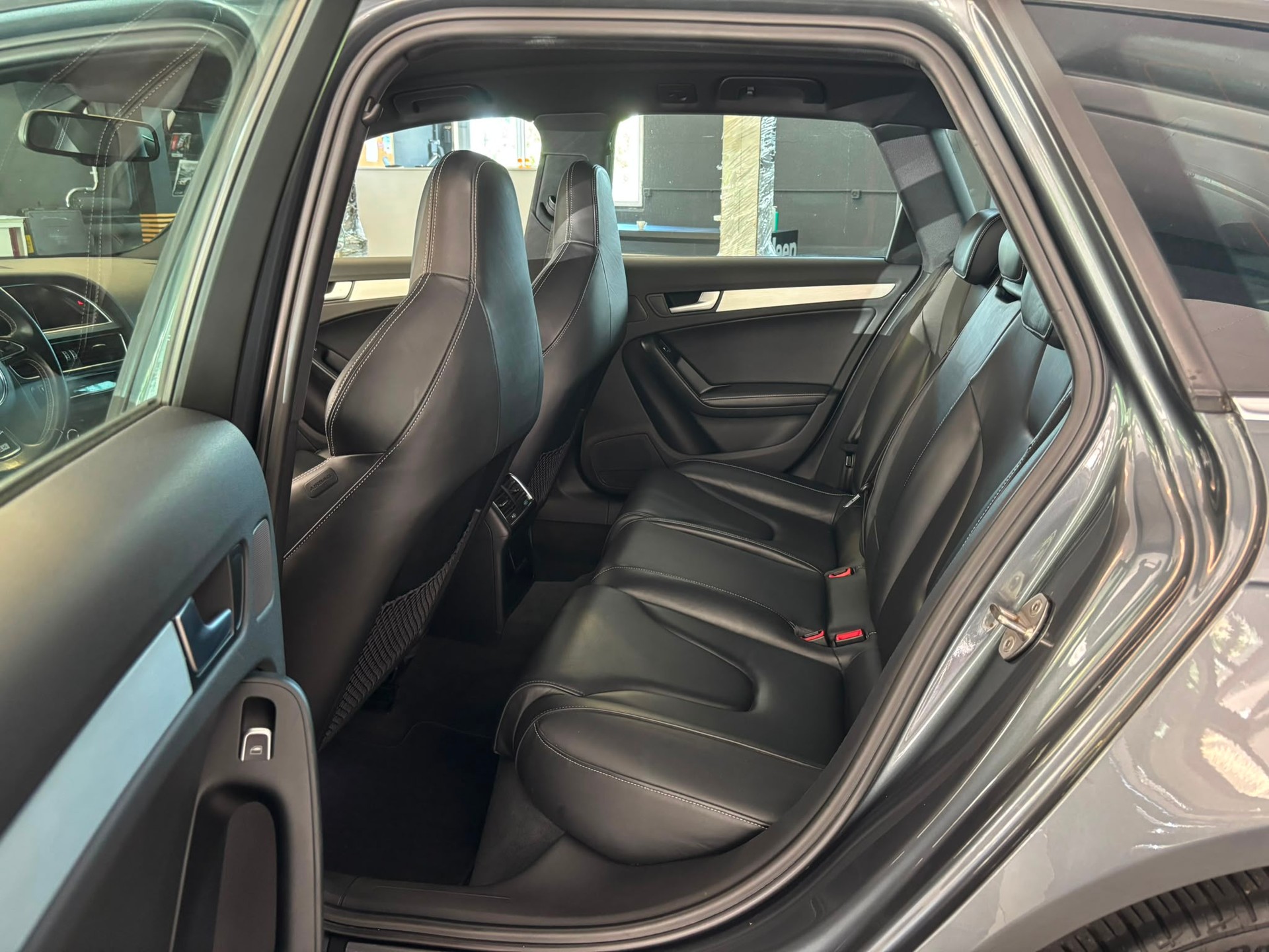 AUDI S4 Avant 3.0 TFSI quattro S-tronic-image-10