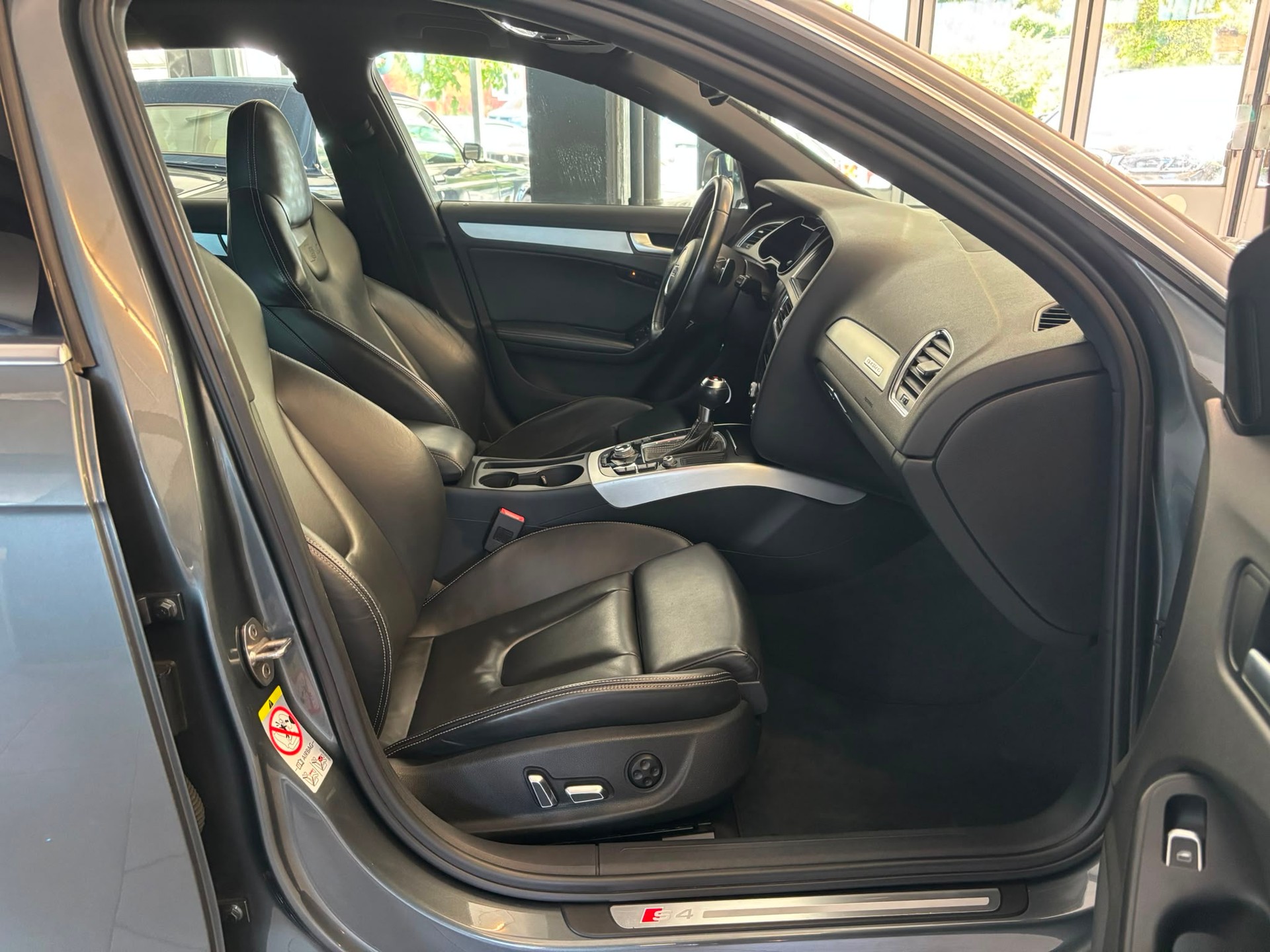 AUDI S4 Avant 3.0 TFSI quattro S-tronic-image-6