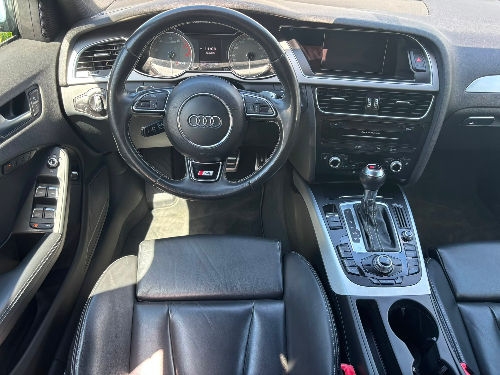 AUDI S4 Avant 3.0 TFSI quattro S-tronic-image-9