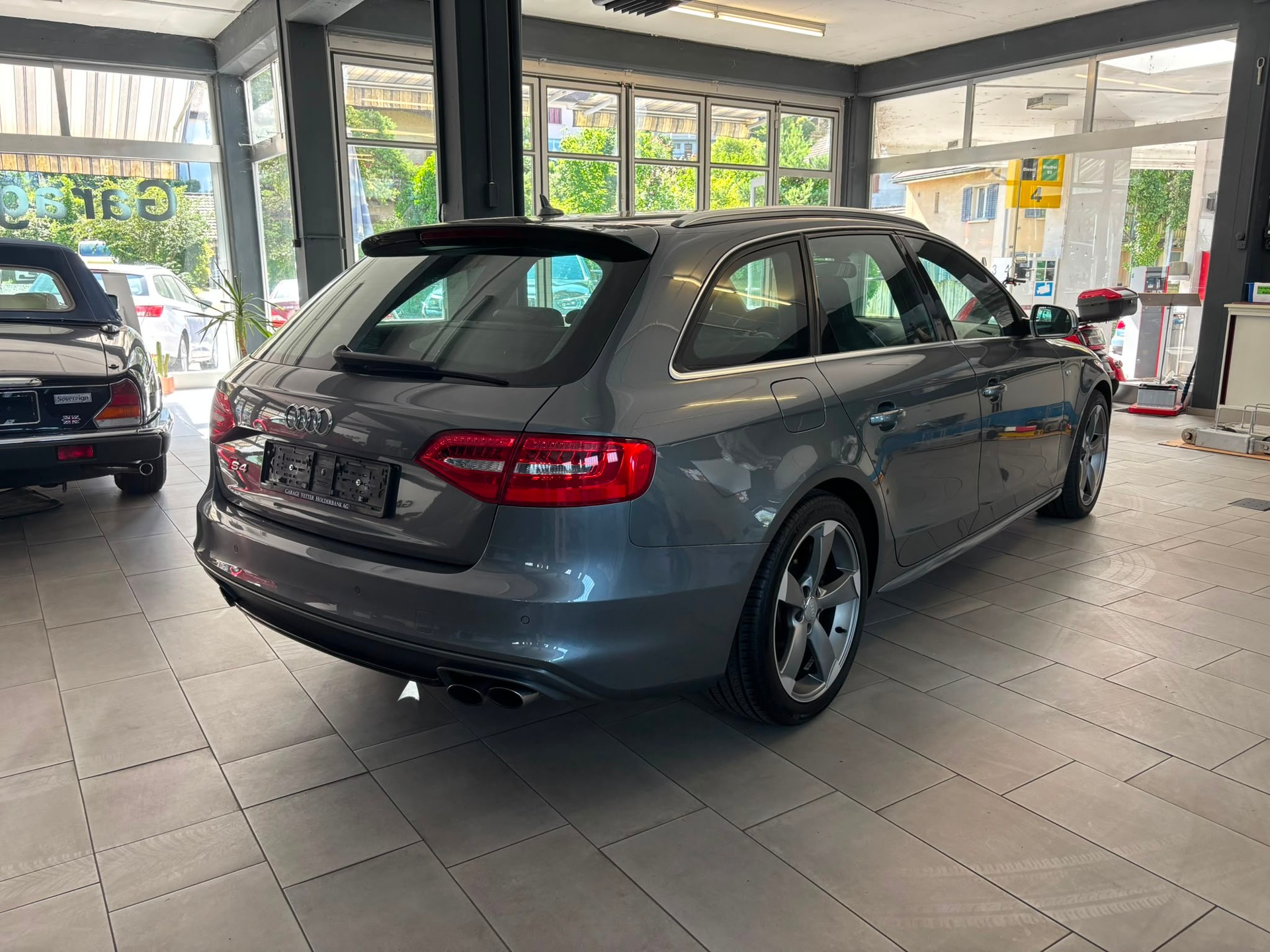 AUDI S4 Avant 3.0 TFSI quattro S-tronic-image-2