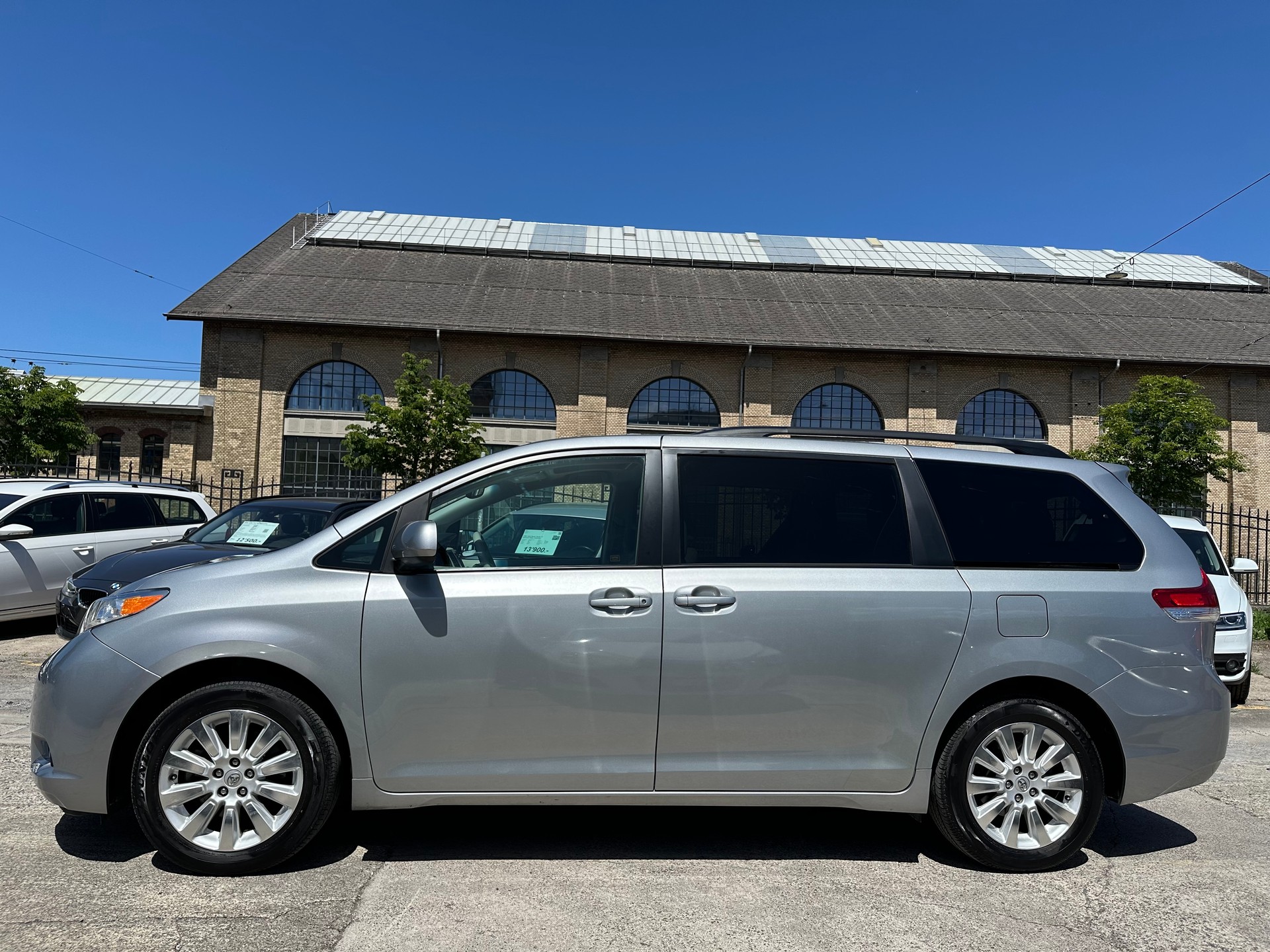 TOYOTA Sienna 3.5 A 4WD * 7-Plätzer *-image-3