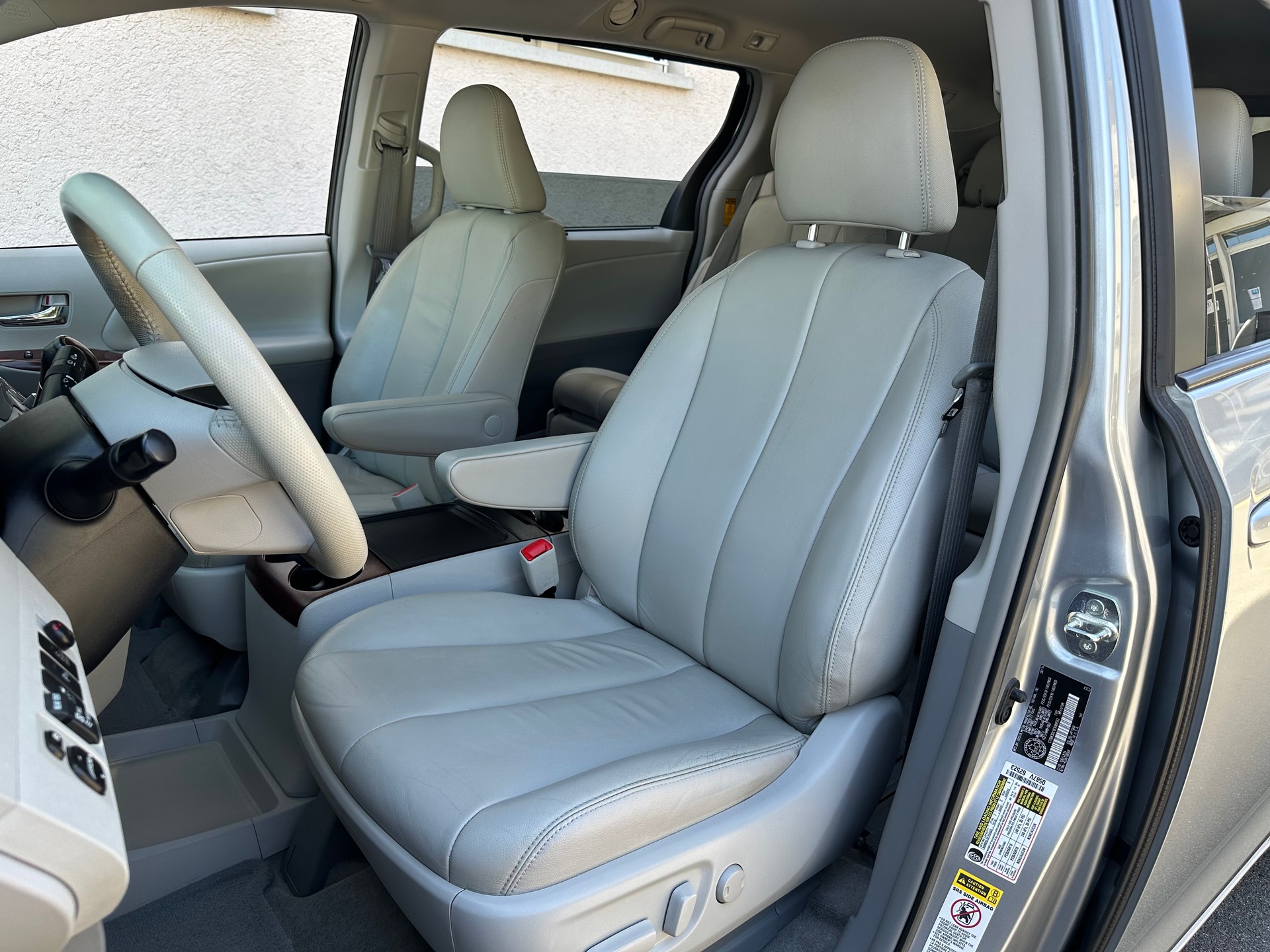 TOYOTA Sienna 3.5 A 4WD * 7-Plätzer *-image-12