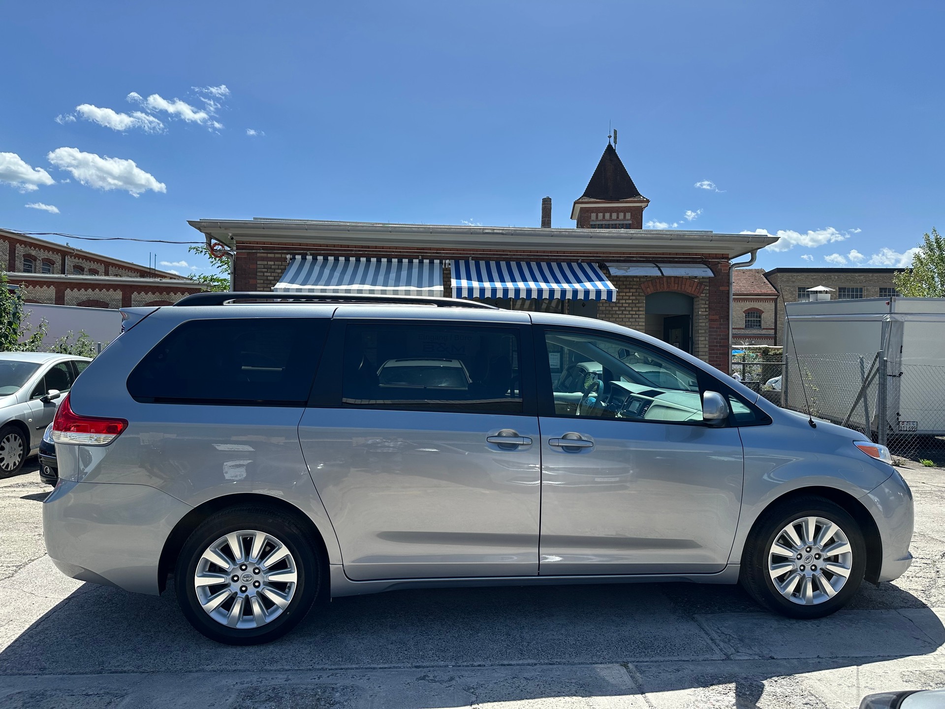 TOYOTA Sienna 3.5 A 4WD * 7-Plätzer *-image-4