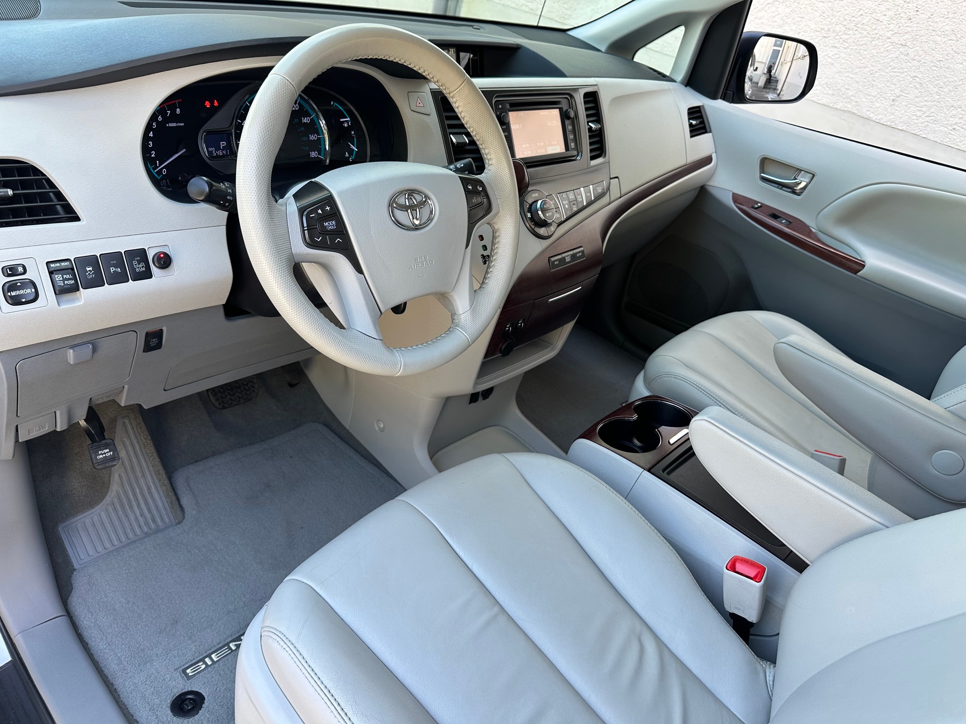 TOYOTA Sienna 3.5 A 4WD * 7-Plätzer *-image-9