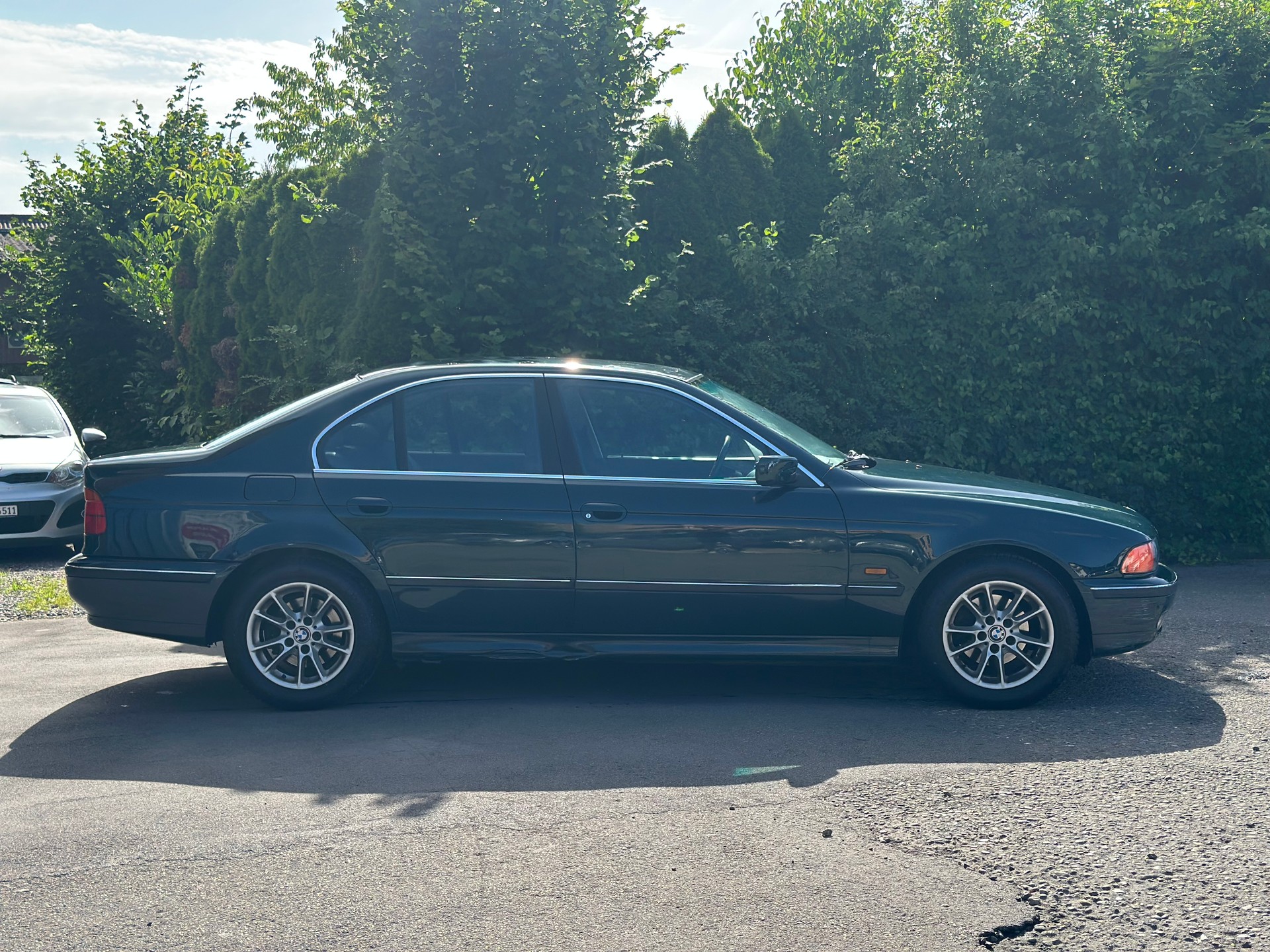 BMW 528i A-image-2