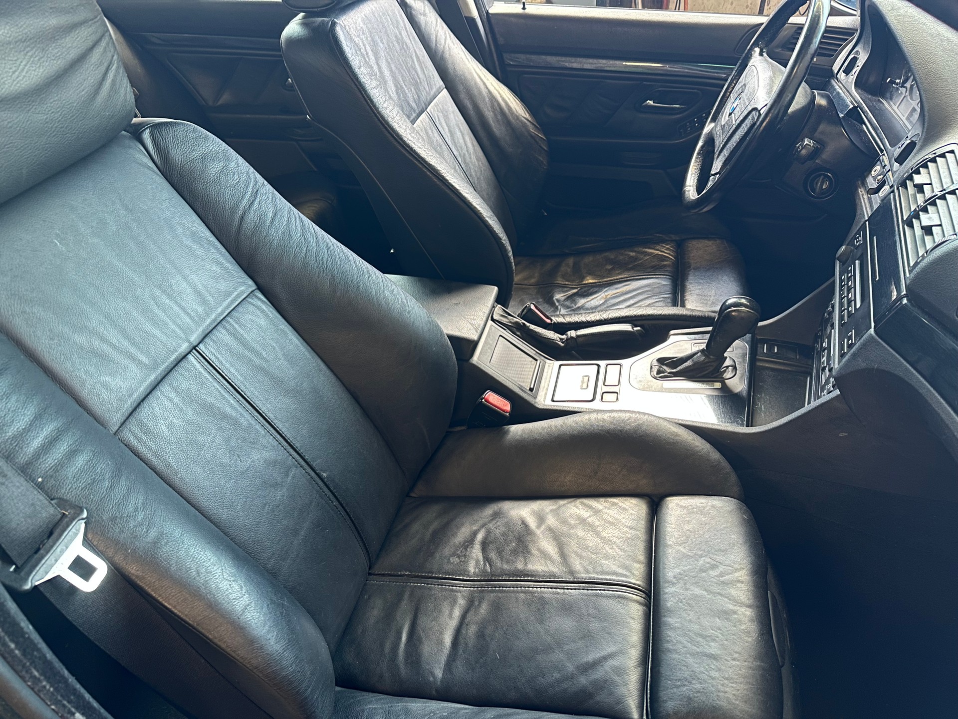 BMW 528i A-image-10