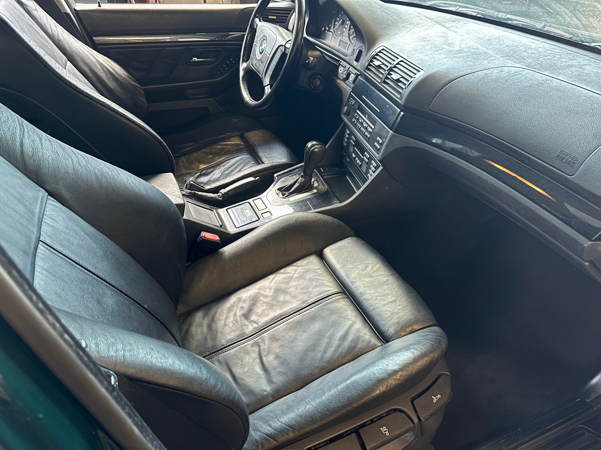 BMW 528i A-image-9