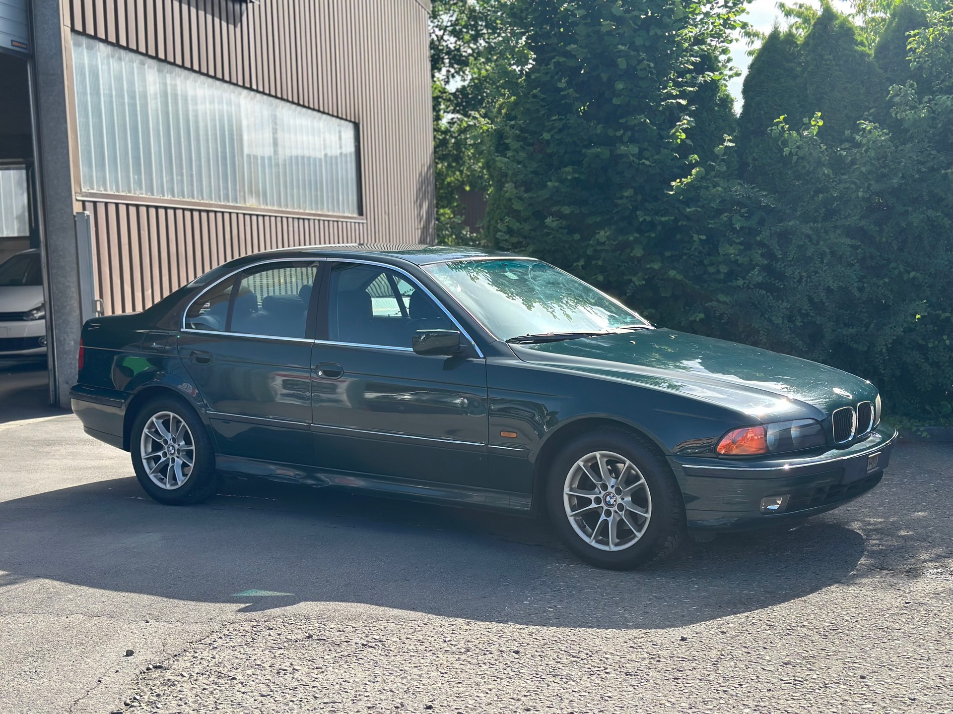 BMW 528i A-image-1