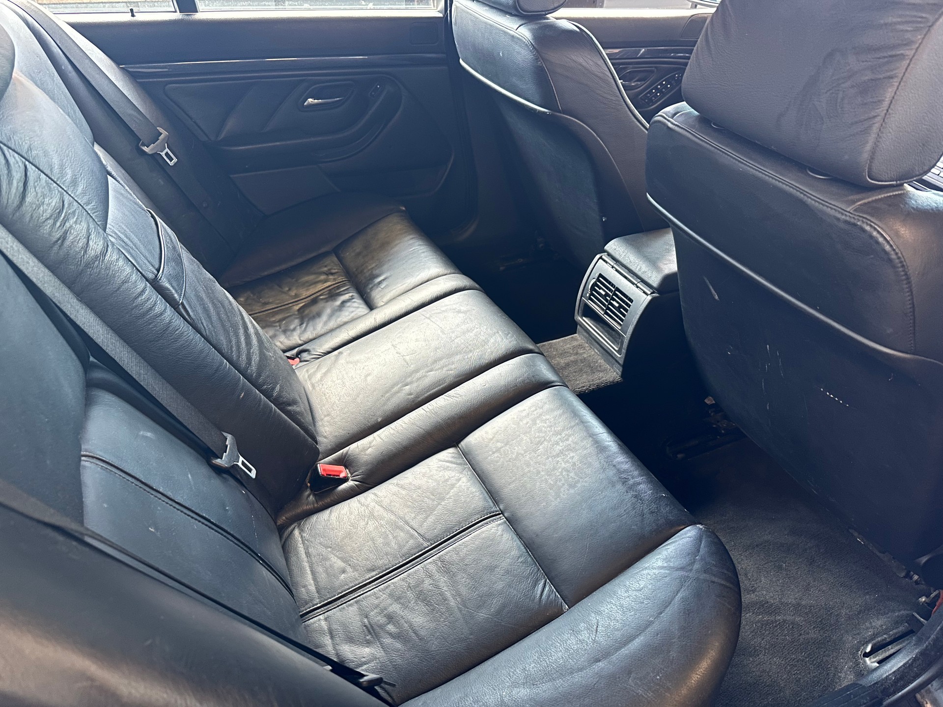 BMW 528i A-image-11