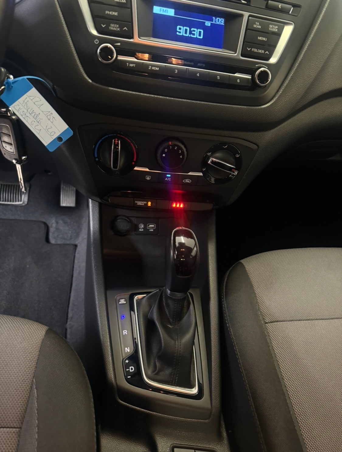 HYUNDAI i20 1.4 Amplia Automatic-image-6