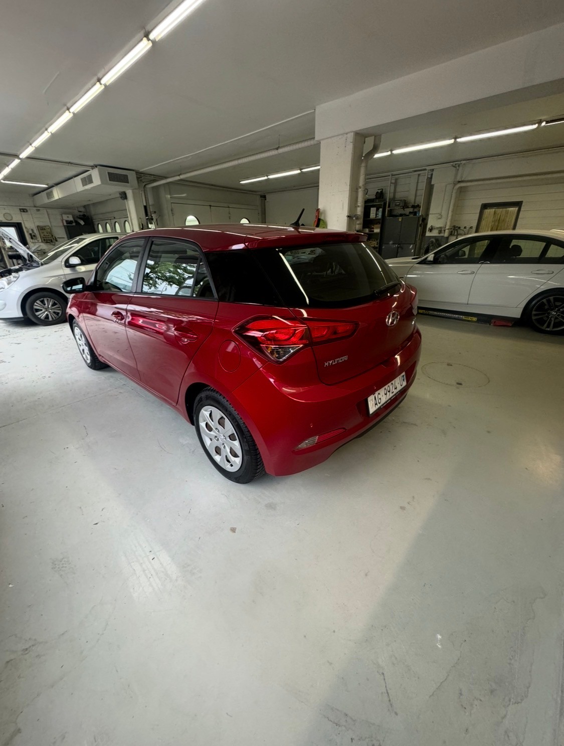 HYUNDAI i20 1.4 Amplia Automatic-image-2