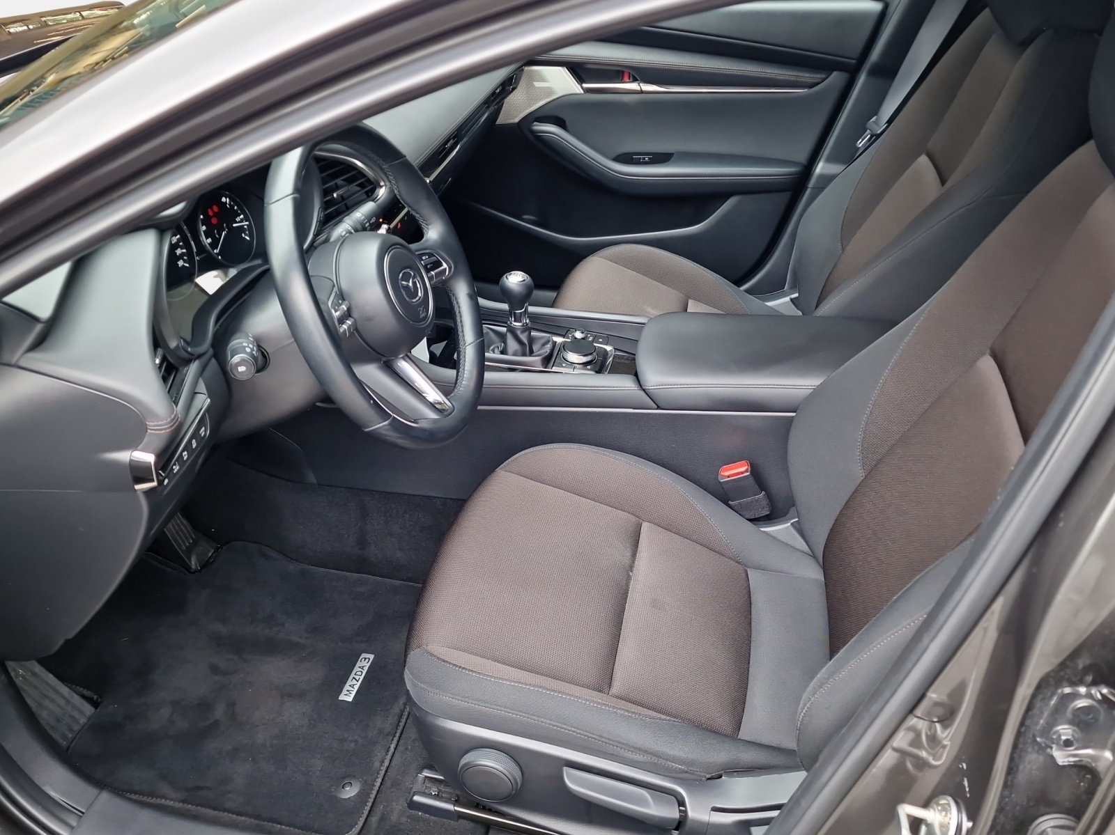 MAZDA 3 2.0/180 Revolution-image-9
