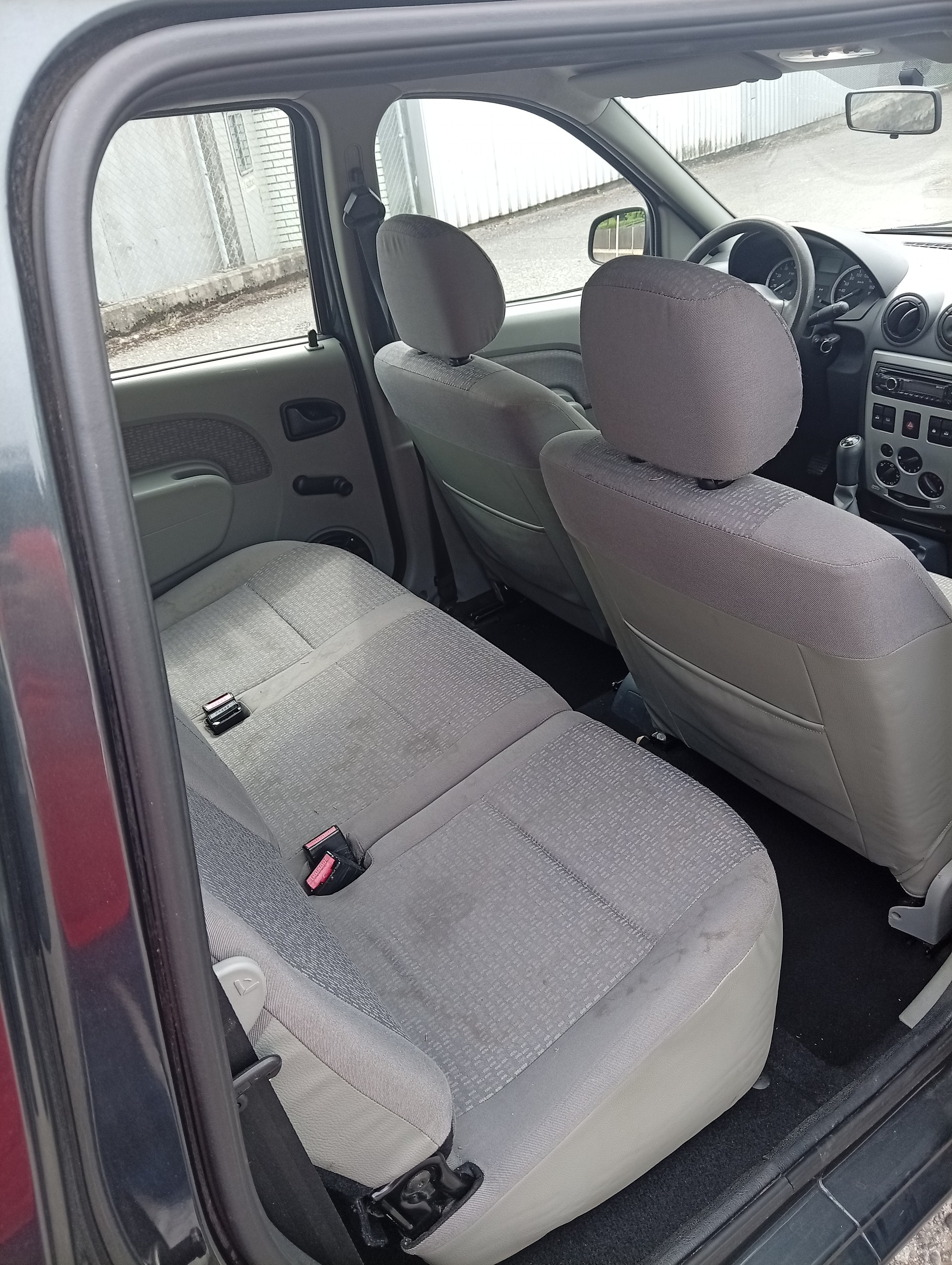 DACIA Logan 1.6 16V Lauréate-image-8