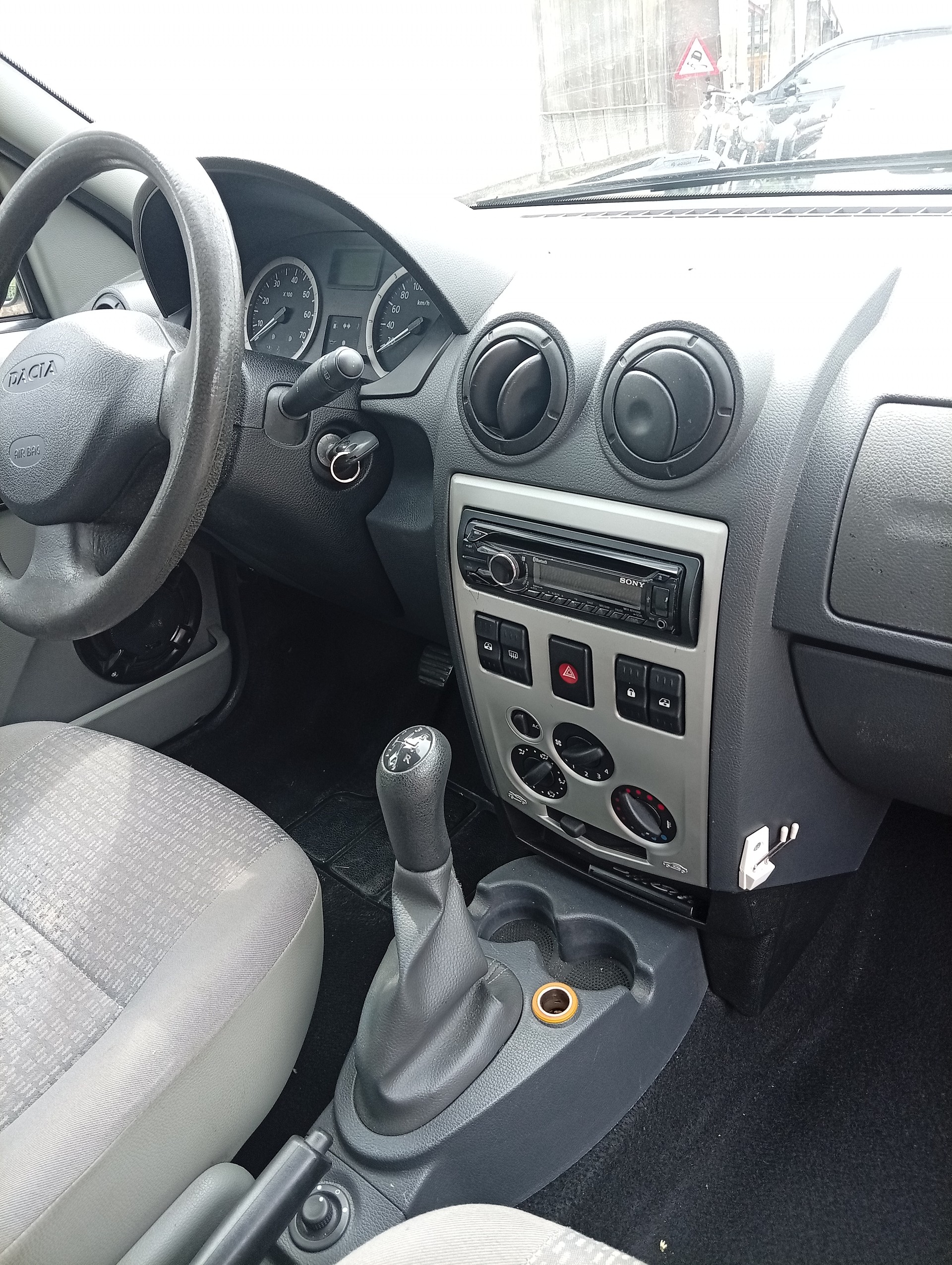 DACIA Logan 1.6 16V Lauréate-image-7