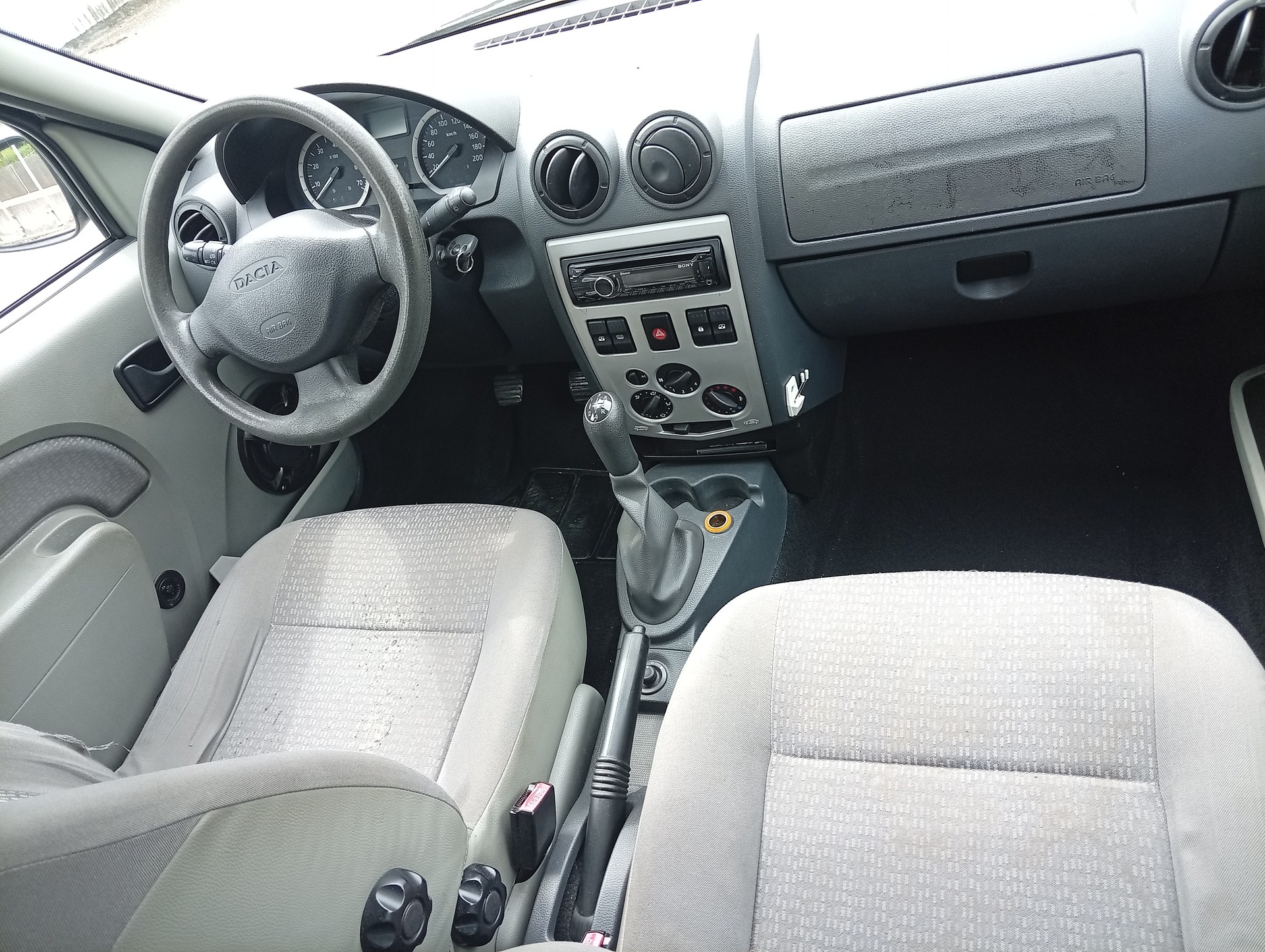DACIA Logan 1.6 16V Lauréate-image-9