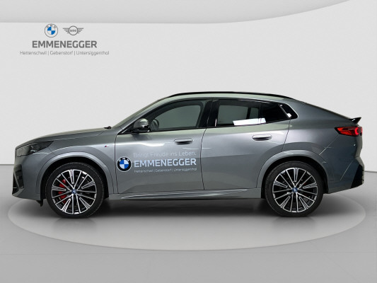 BMW iX2 xDrive 30 M Sport Pro-showroom-element-1