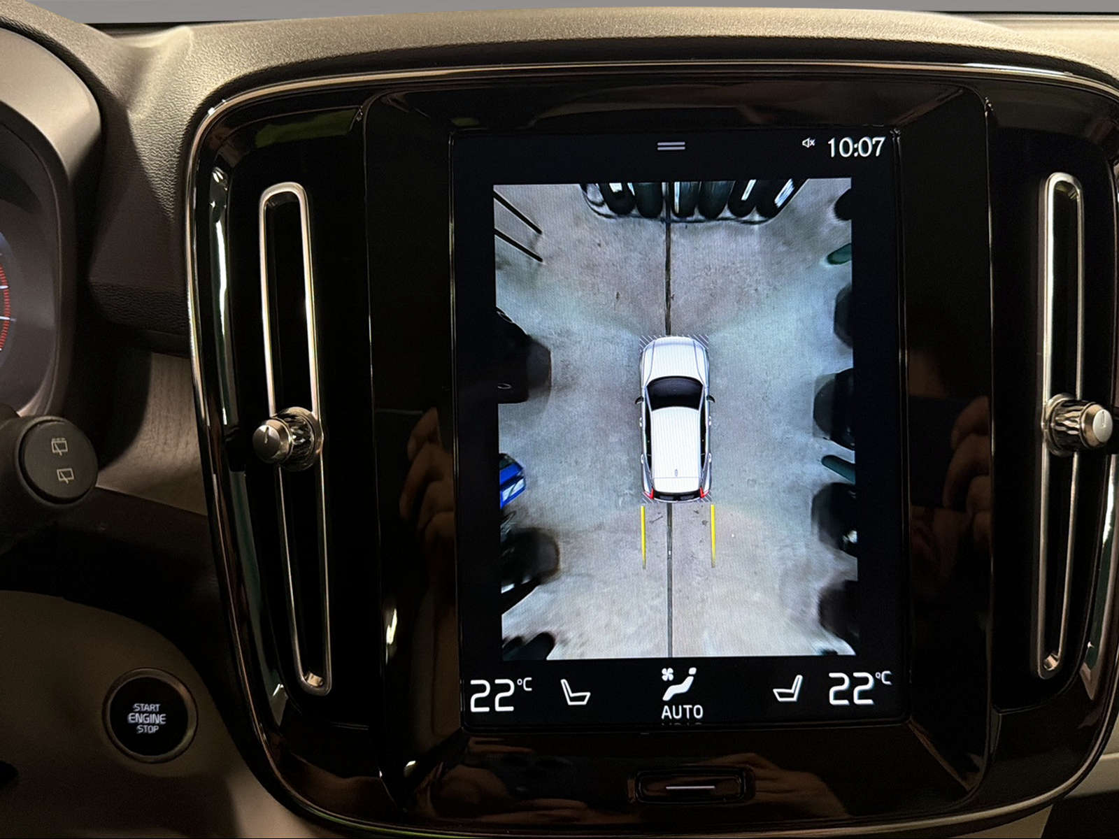 VOLVO XC40 2.0 B5 MH Inscription AWD-image-14