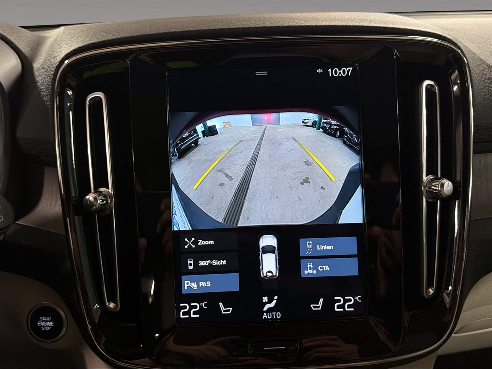 VOLVO XC40 2.0 B5 MH Inscription AWD-image-15