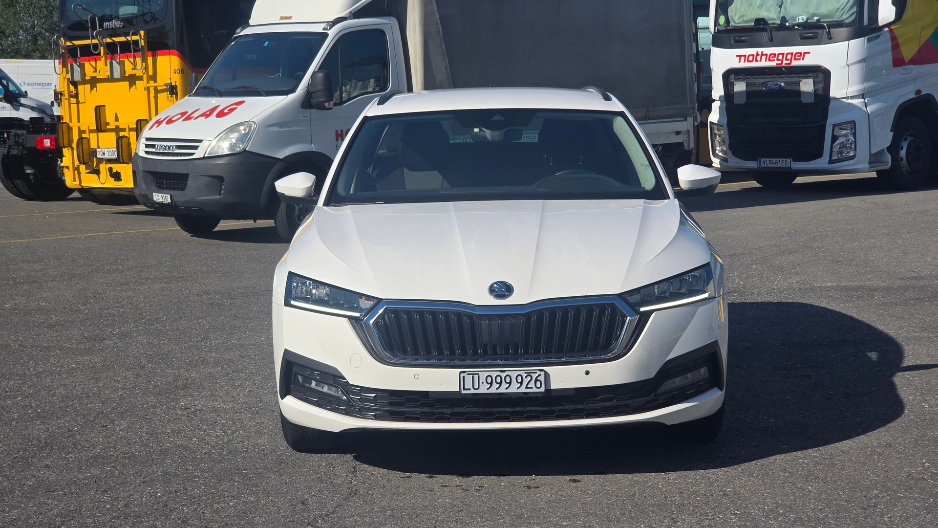 SKODA Octavia Combi 2.0 TDI DSG Ambition-image-1