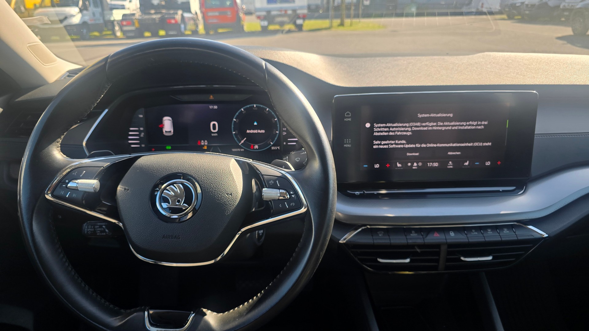 SKODA Octavia Combi 2.0 TDI DSG Ambition-image-9