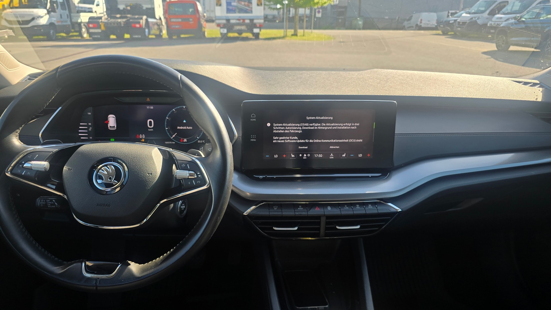 SKODA Octavia Combi 2.0 TDI DSG Ambition-image-8