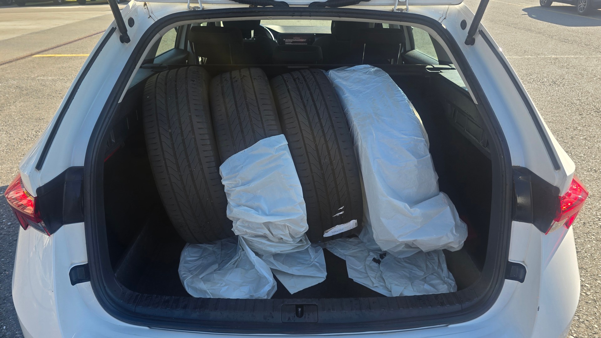 SKODA Octavia Combi 2.0 TDI DSG Ambition-image-6