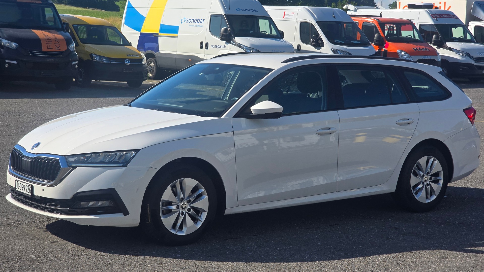 SKODA Octavia Combi 2.0 TDI DSG Ambition-image-3