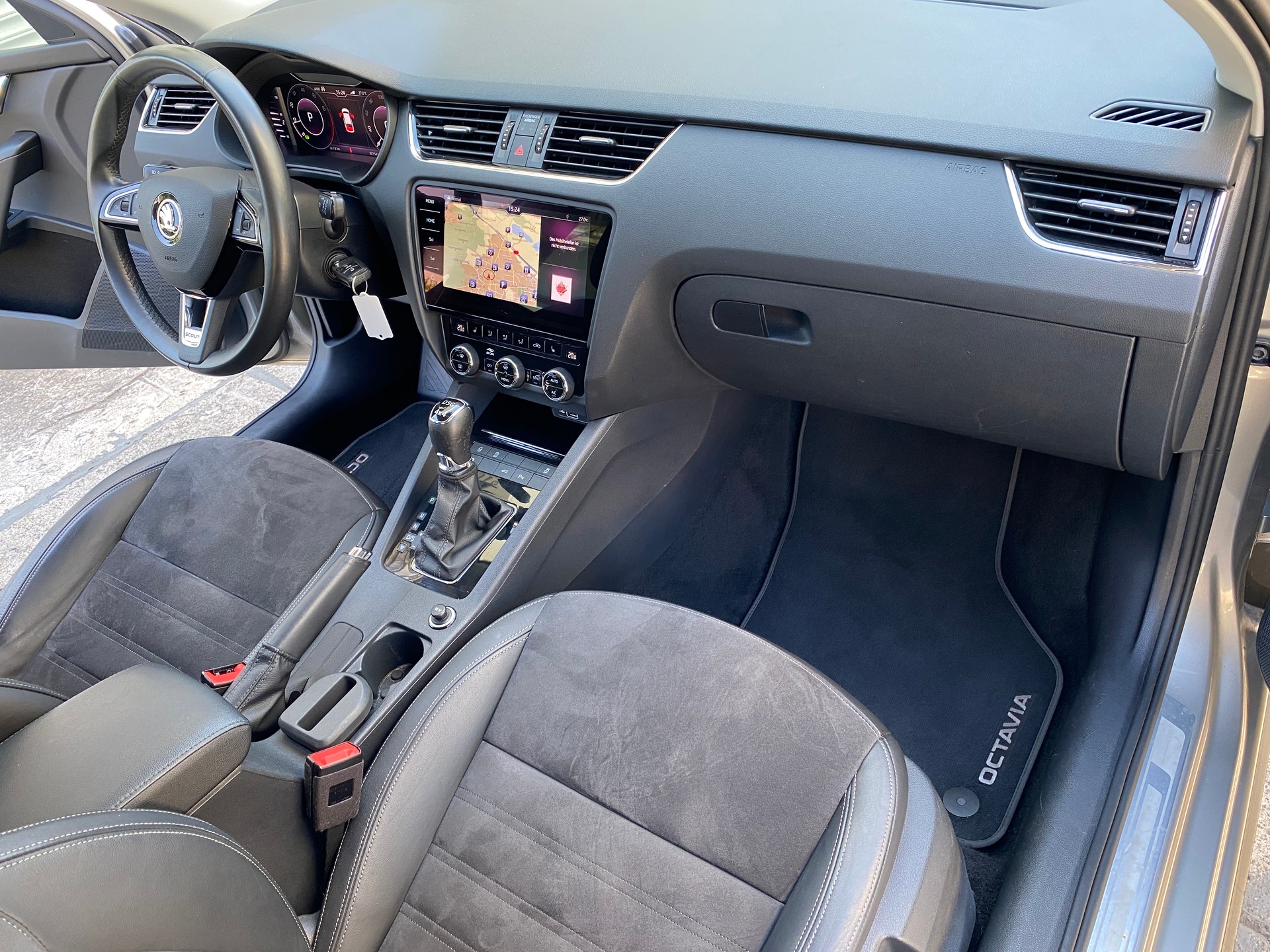 SKODA Octavia Combi 2.0 TSI Scout 4x4 DSG-image-23