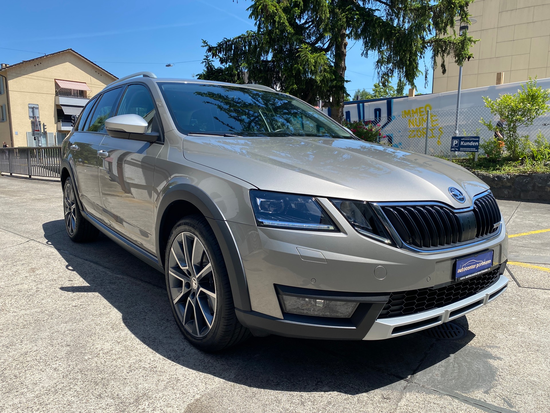 SKODA Octavia Combi 2.0 TSI Scout 4x4 DSG-image-1