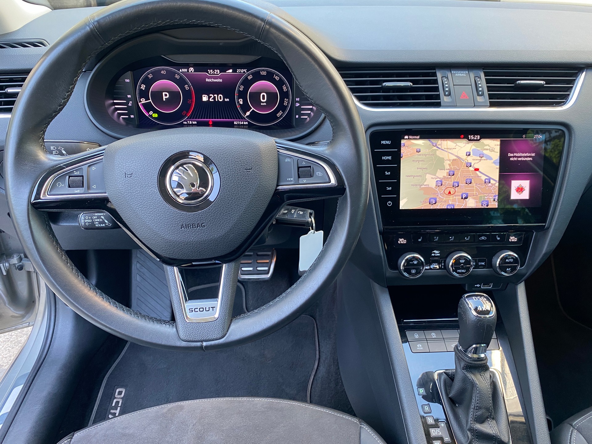 SKODA Octavia Combi 2.0 TSI Scout 4x4 DSG-image-16