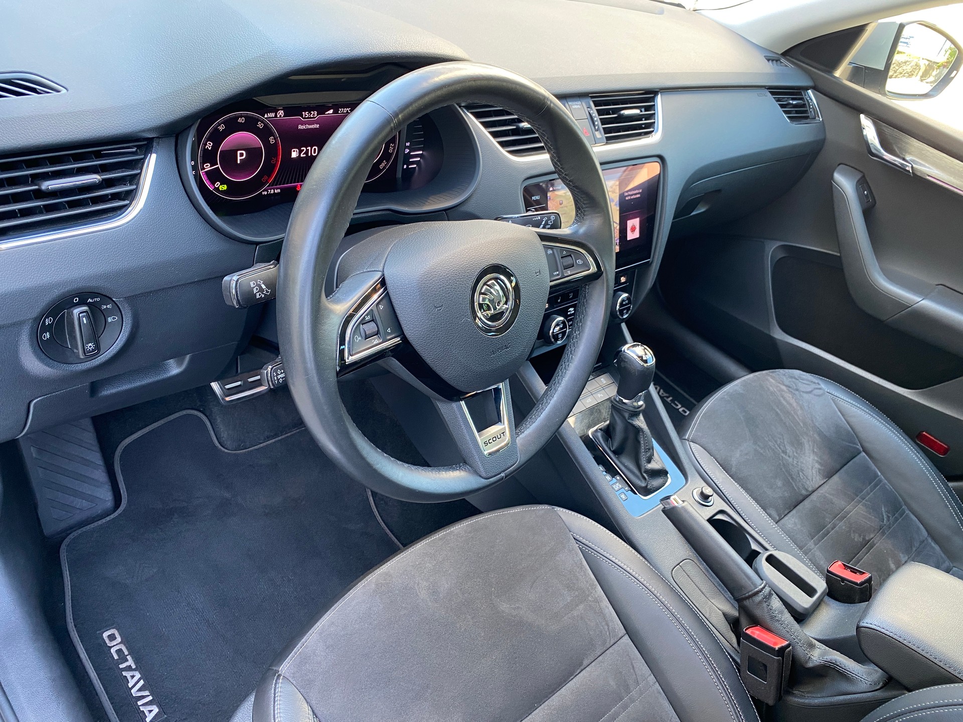 SKODA Octavia Combi 2.0 TSI Scout 4x4 DSG-image-22