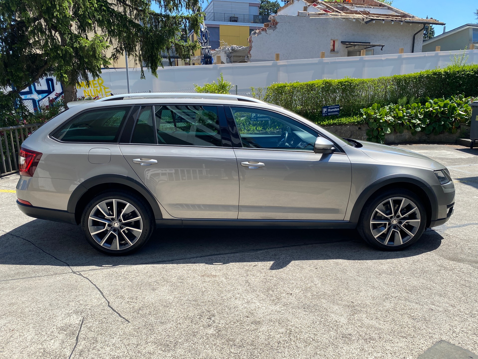SKODA Octavia Combi 2.0 TSI Scout 4x4 DSG-image-9